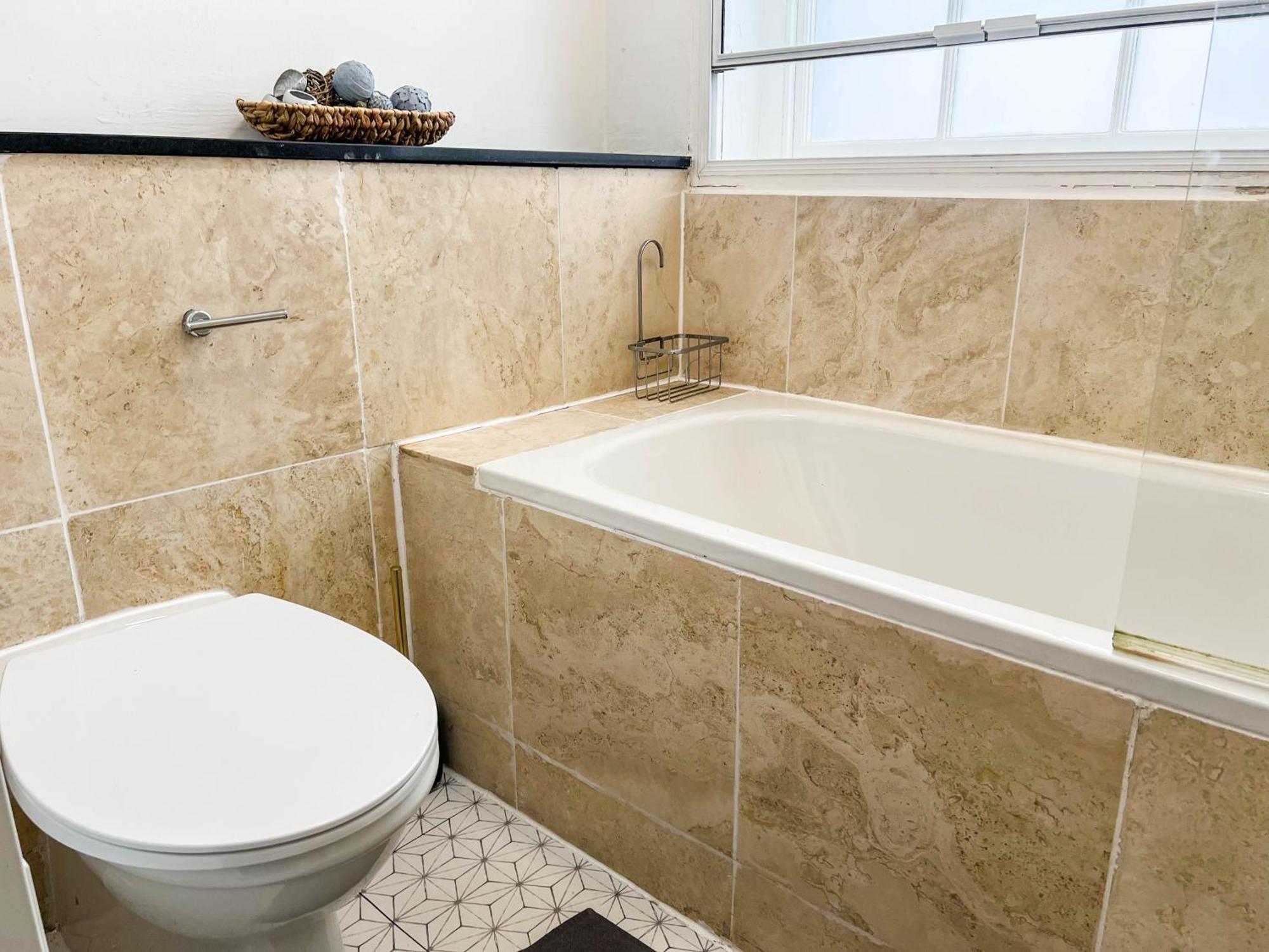 Apartment Beautiful 2 Bed - Centre - Free Private Parking - Perfect For Families And Professionals *