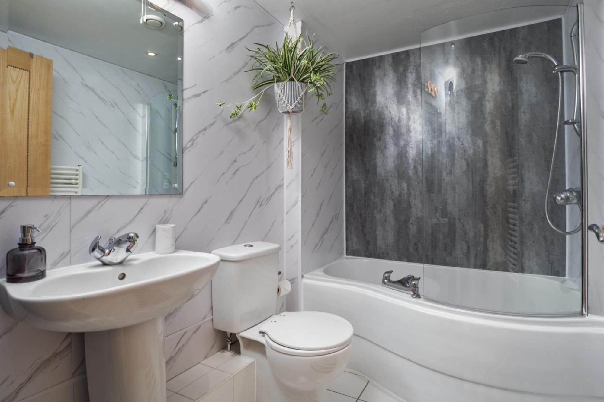 Large Penthouse In Leeds