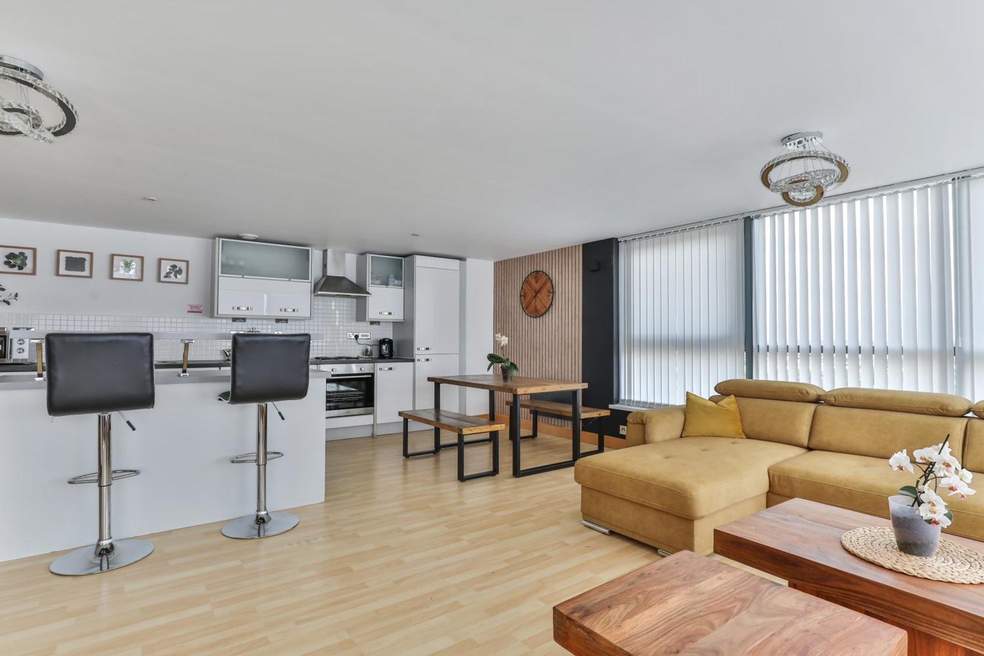 Large Penthouse In Leeds Apartment