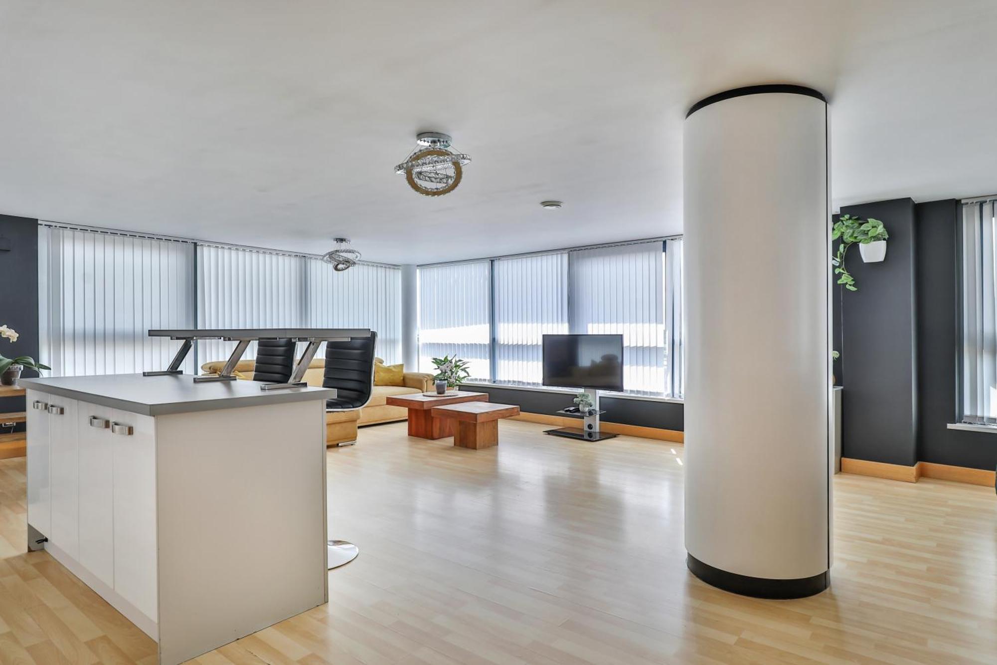 Apartment Large Penthouse In Leeds *