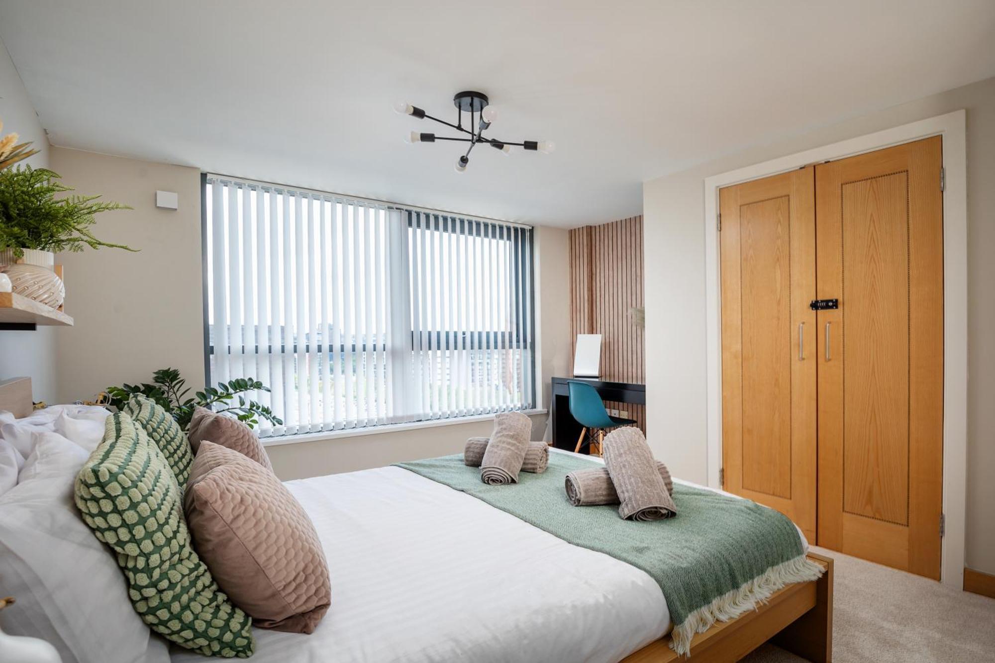 Large Penthouse In Leeds