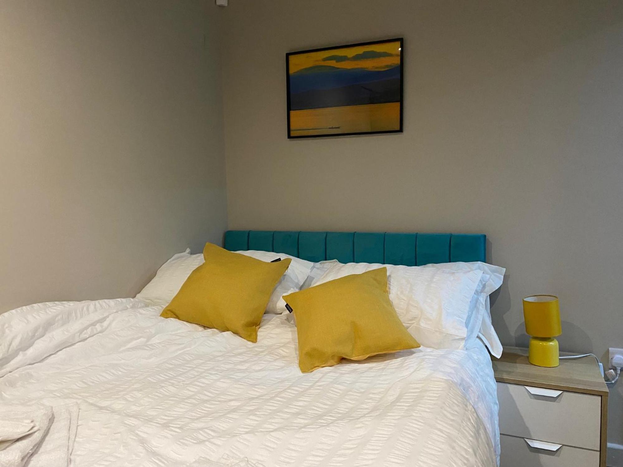 Stunning King In The Heart Of Leeds Center Apartment *