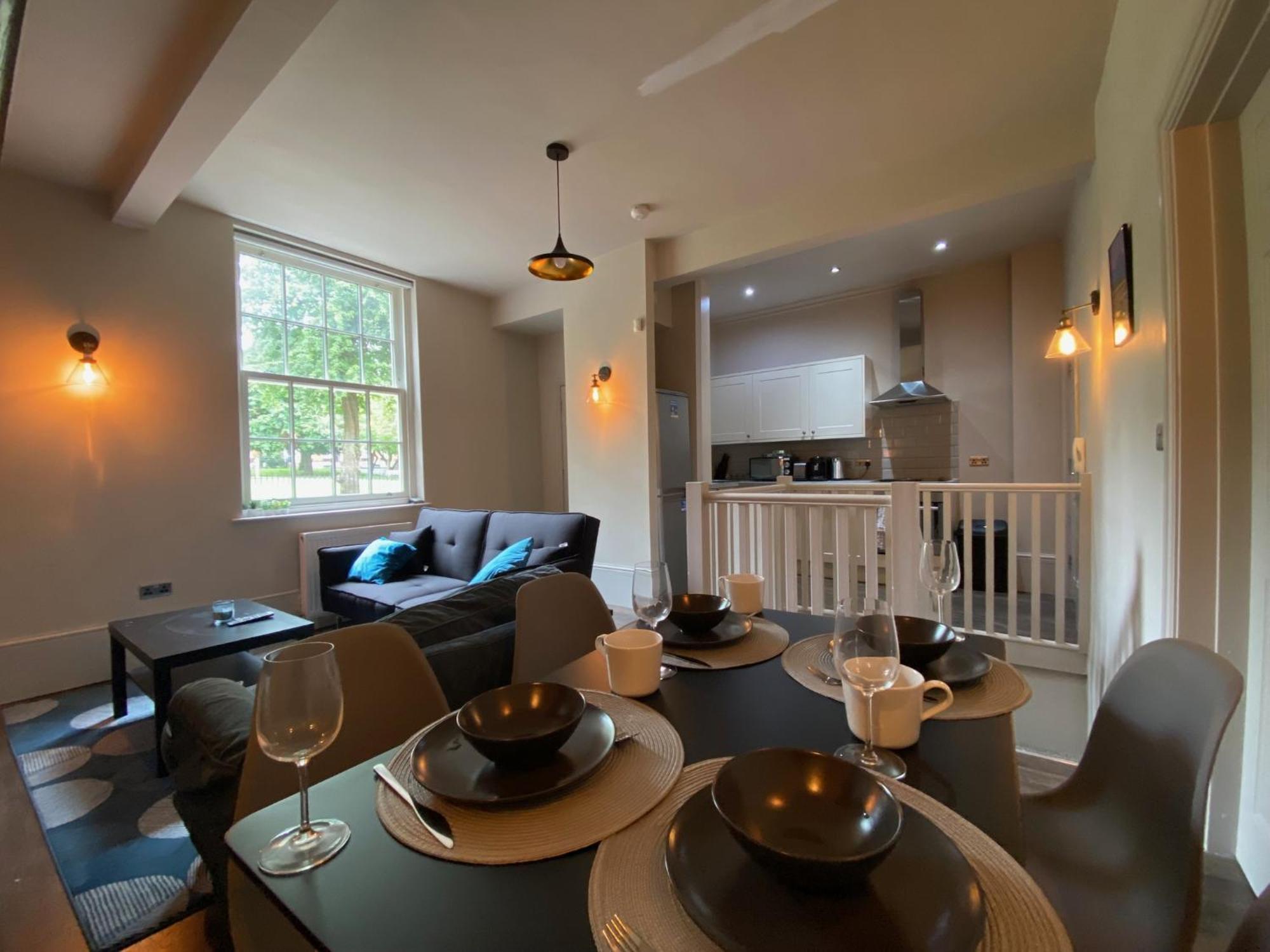 Stunning King In The Heart Of Leeds Center Apartment