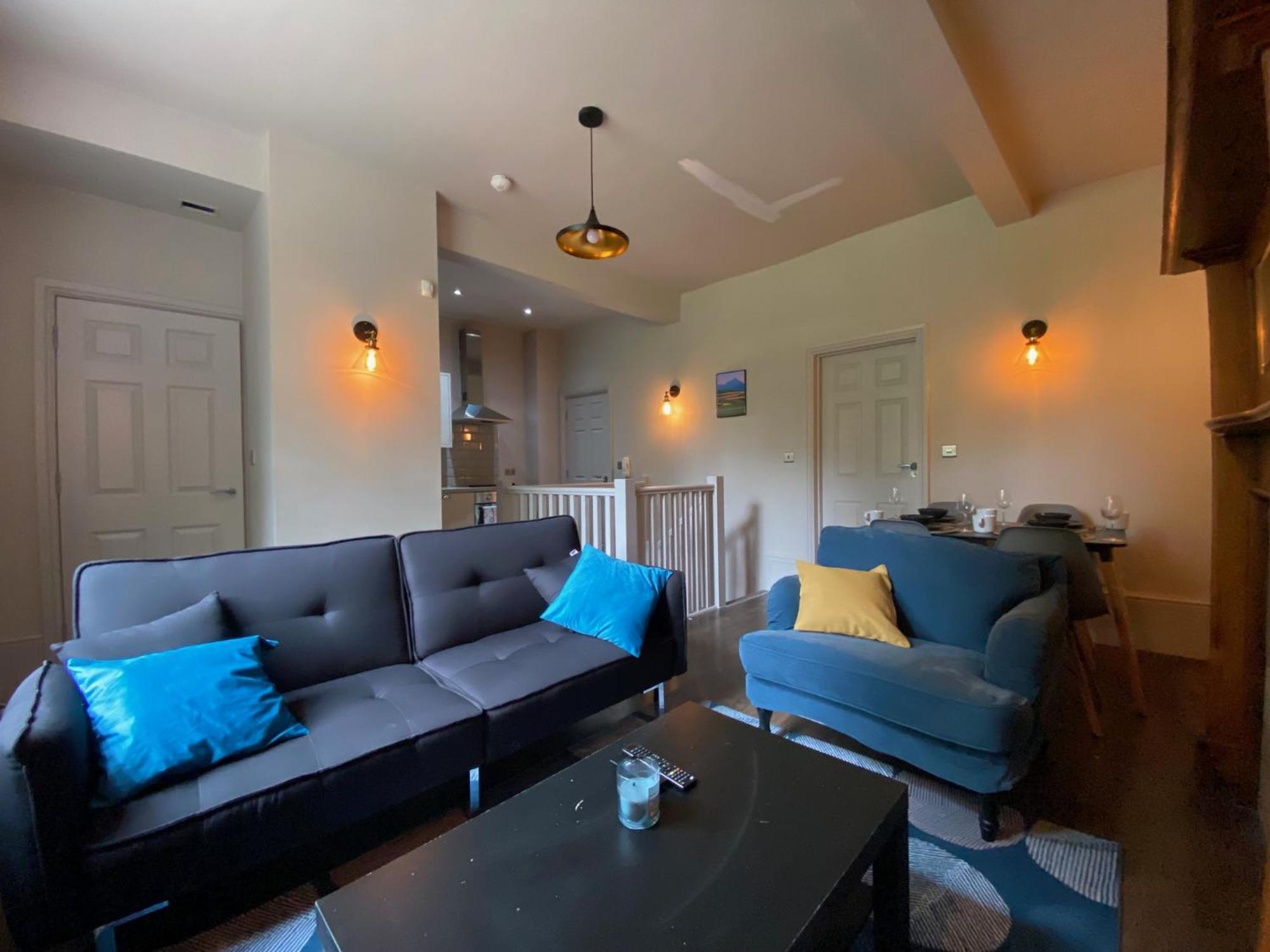 Stunning King In The Heart Of Leeds Center Apartment
