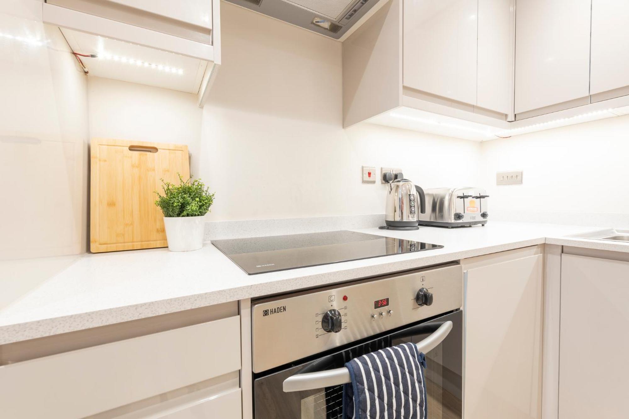 Harvey Nic's & Designer Quarter 62ch Apartment *