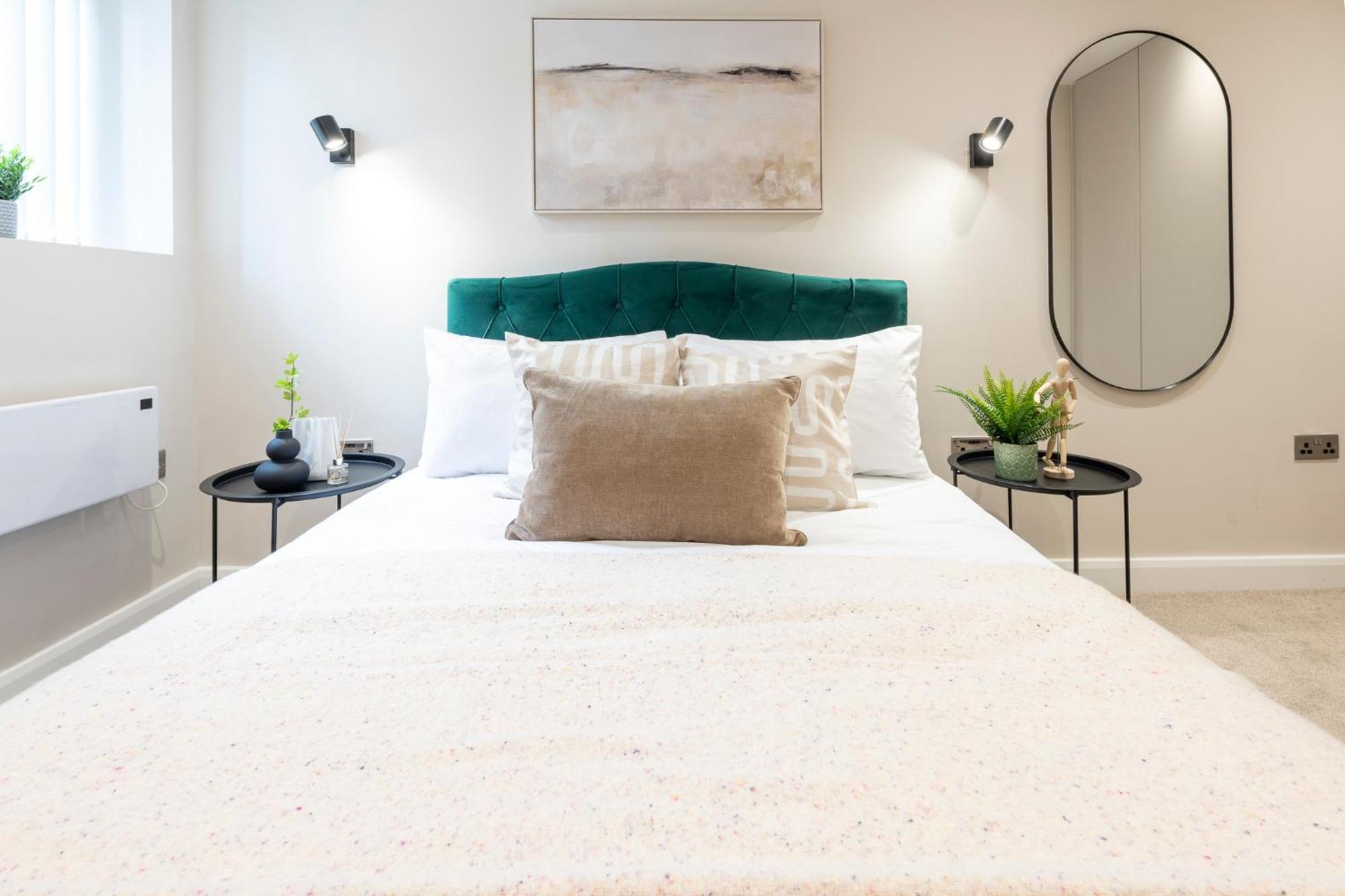 Harvey Nic's & Designer Quarter 74 Ch Apartment *