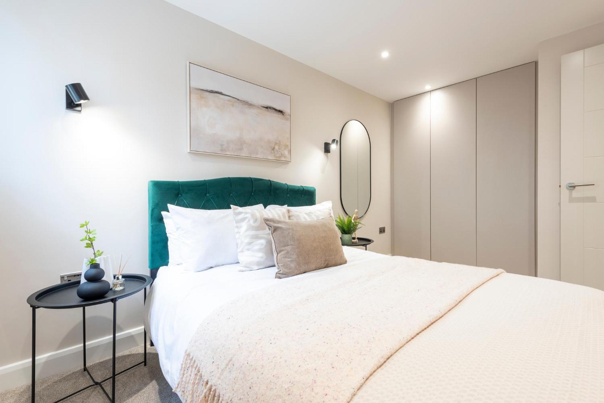 Harvey Nic's & Designer Quarter 74 Ch Apartment *