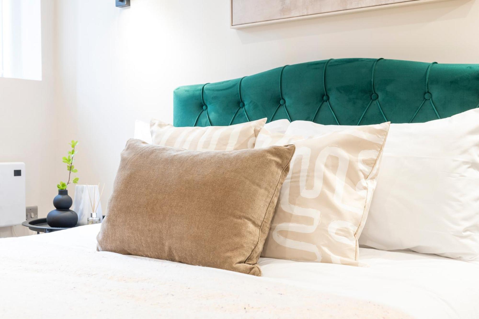 Harvey Nic's & Designer Quarter 74 Ch Apartment Leeds (West Yorkshire)