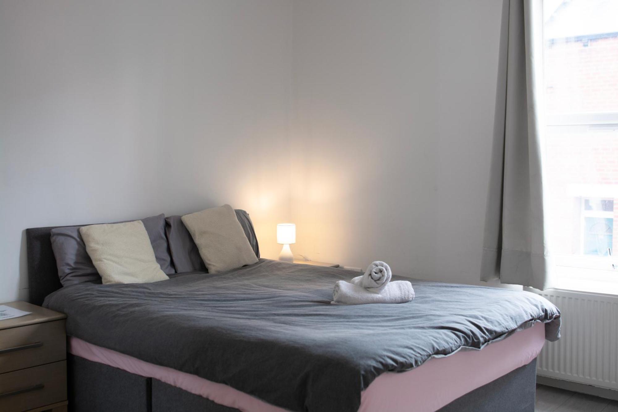 Apartment Modern 4 Bed En-suite House In - Free Parking Leeds (West Yorkshire)