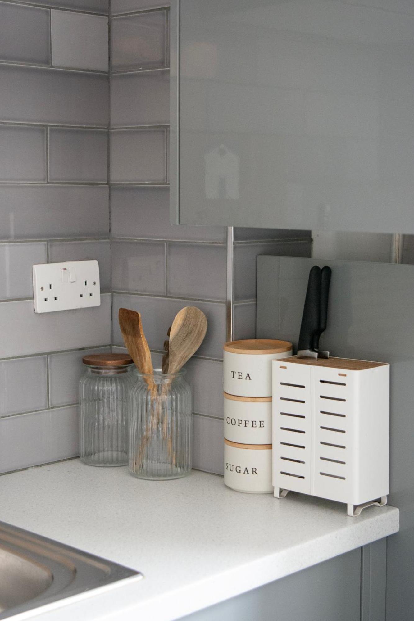 Modern 4 Bed En-suite House In - Free Parking