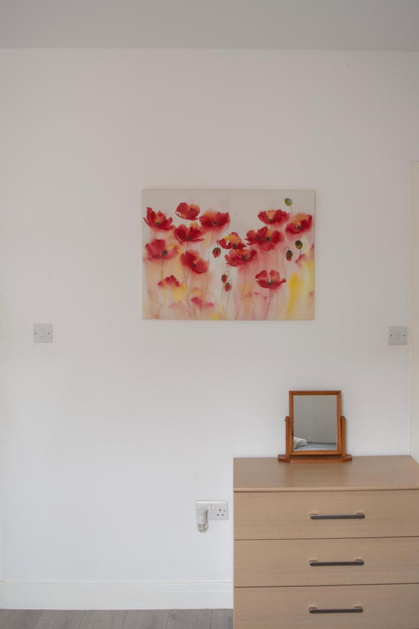 Modern 4 Bed En-suite House In - Free Parking Apartment