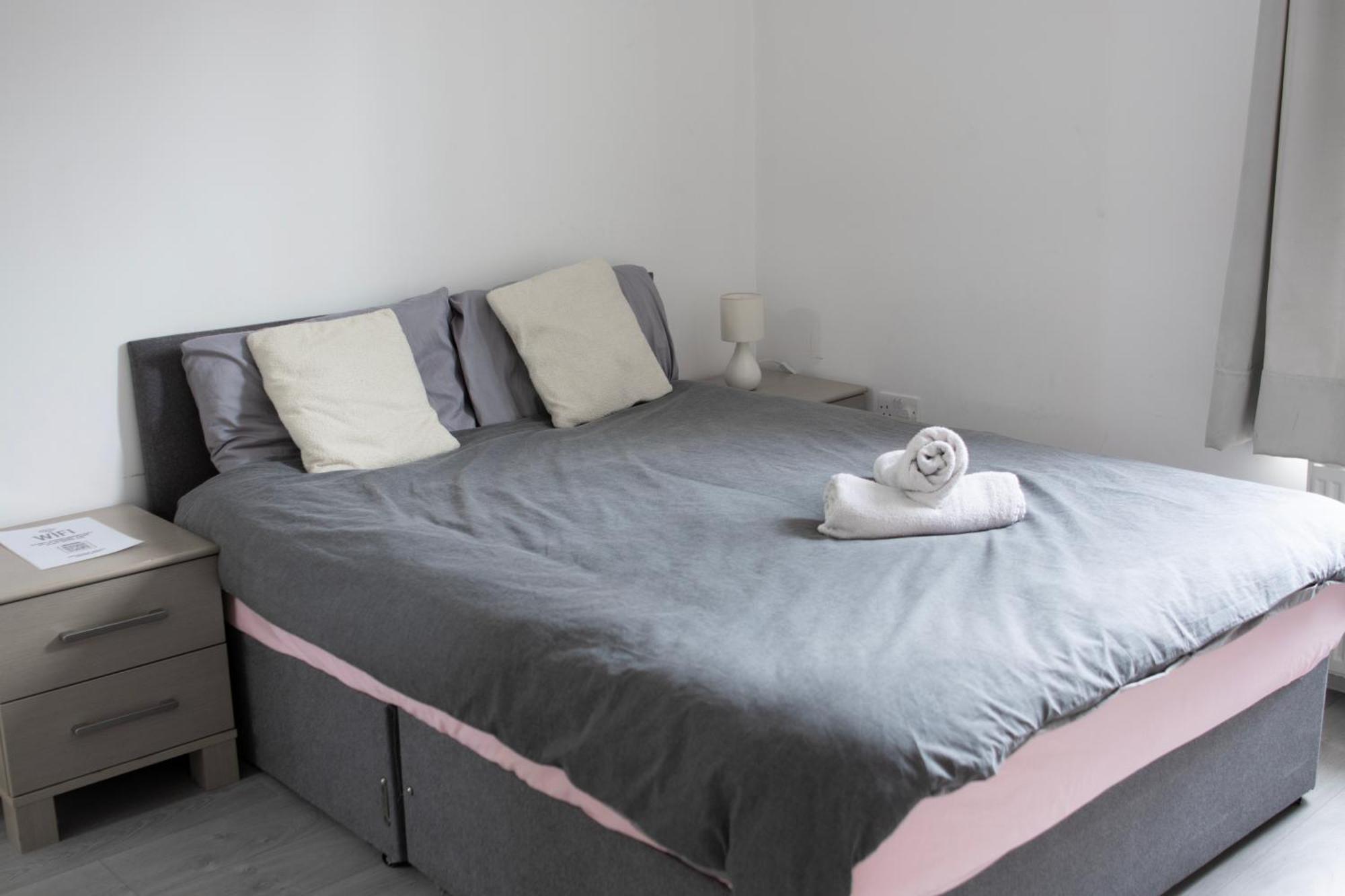 Apartment Modern 4 Bed En-suite House In - Free Parking