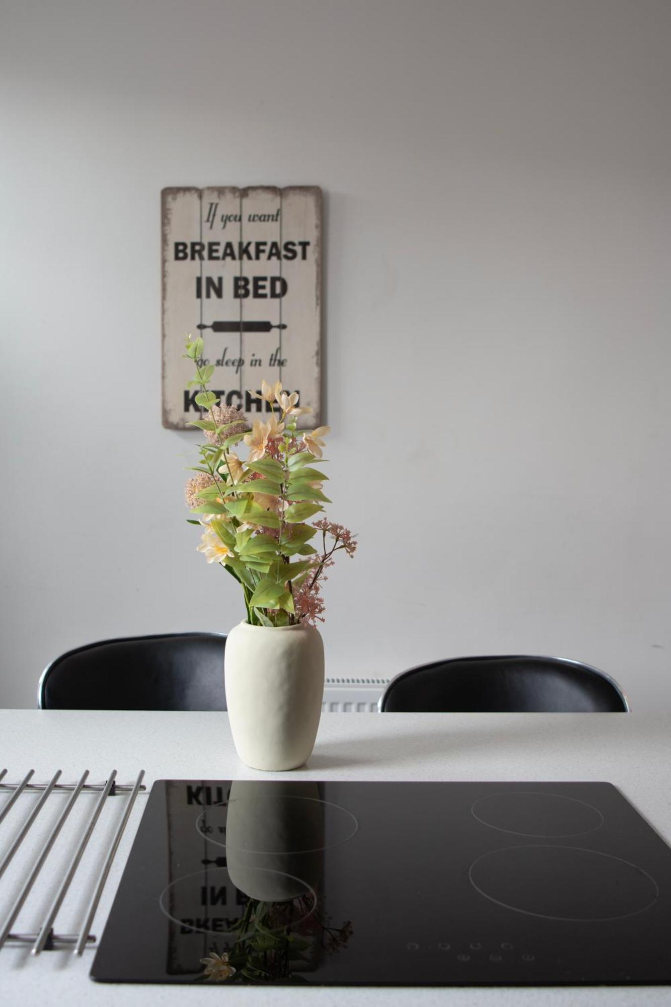 Apartment Modern 4 Bed En-suite House In - Free Parking *
