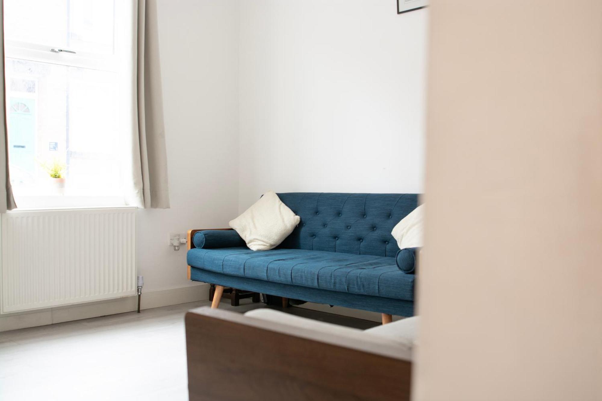 Modern 4 Bed En-suite House In - Free Parking Apartment *