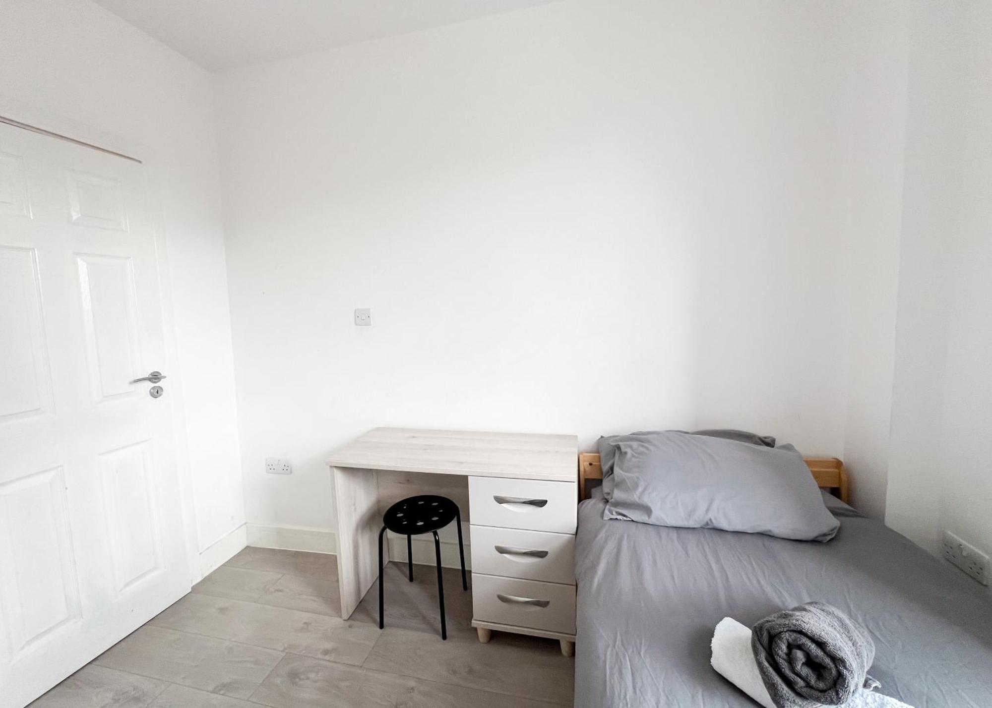 Modern 4 Bed En-suite House In - Free Parking Apartment Leeds (West Yorkshire)
