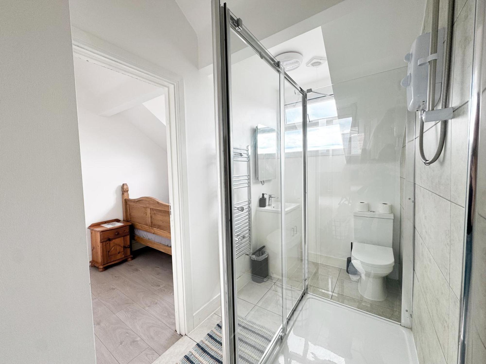 Apartment Modern 4 Bed En-suite House In - Free Parking Leeds (West Yorkshire)