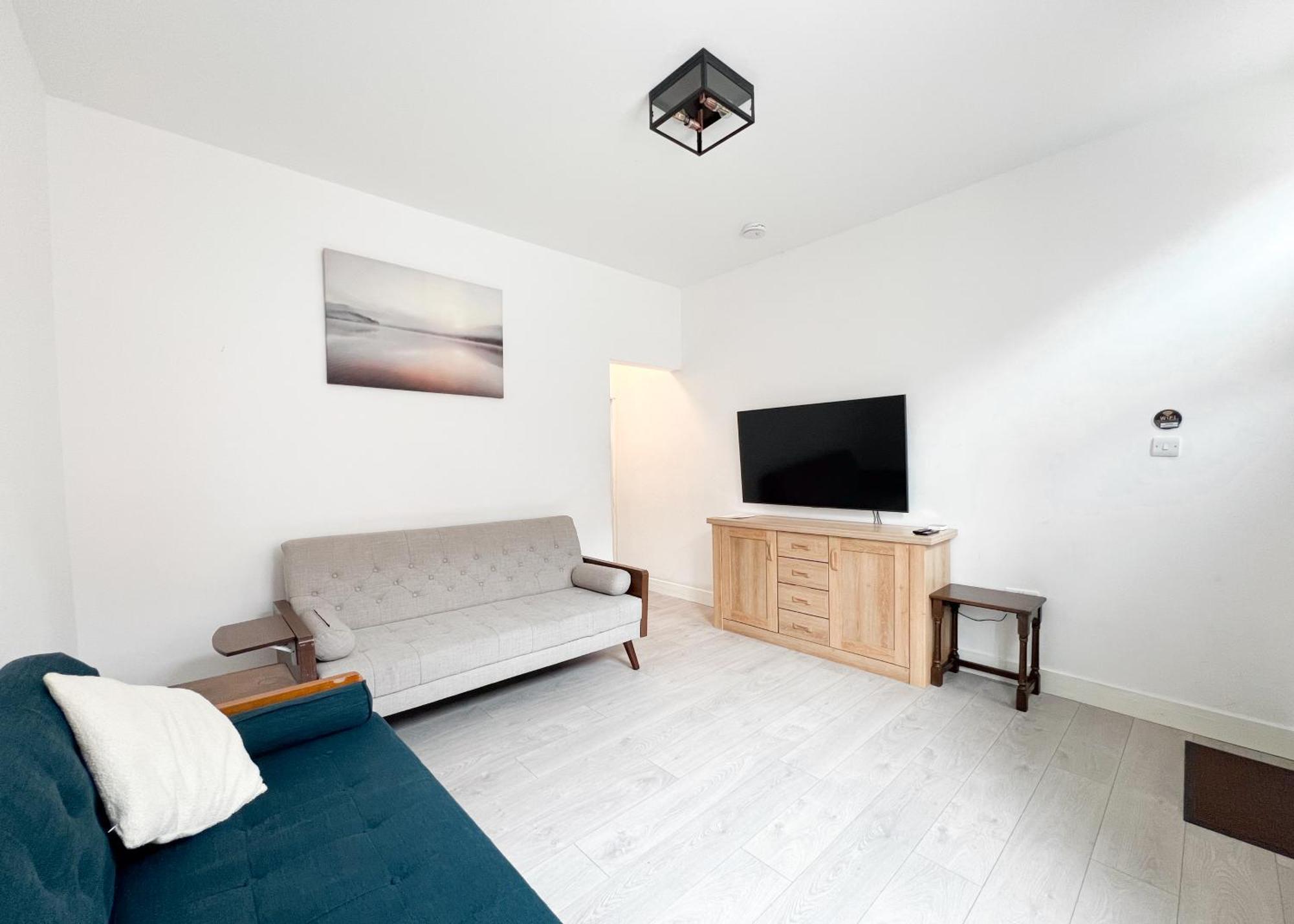Apartment Modern 4 Bed En-suite House In - Free Parking