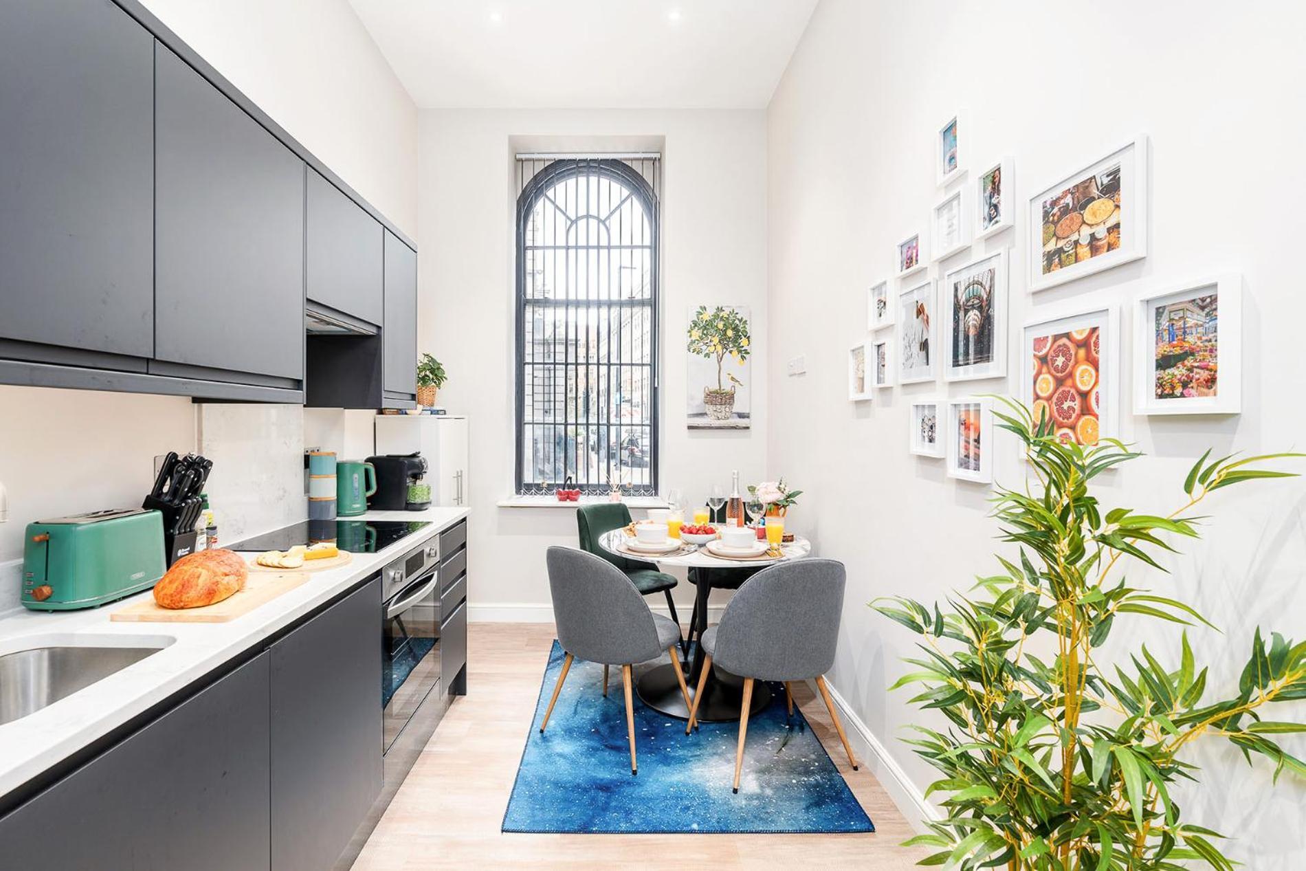 Beautiful & Location & King Size Bed Apartment