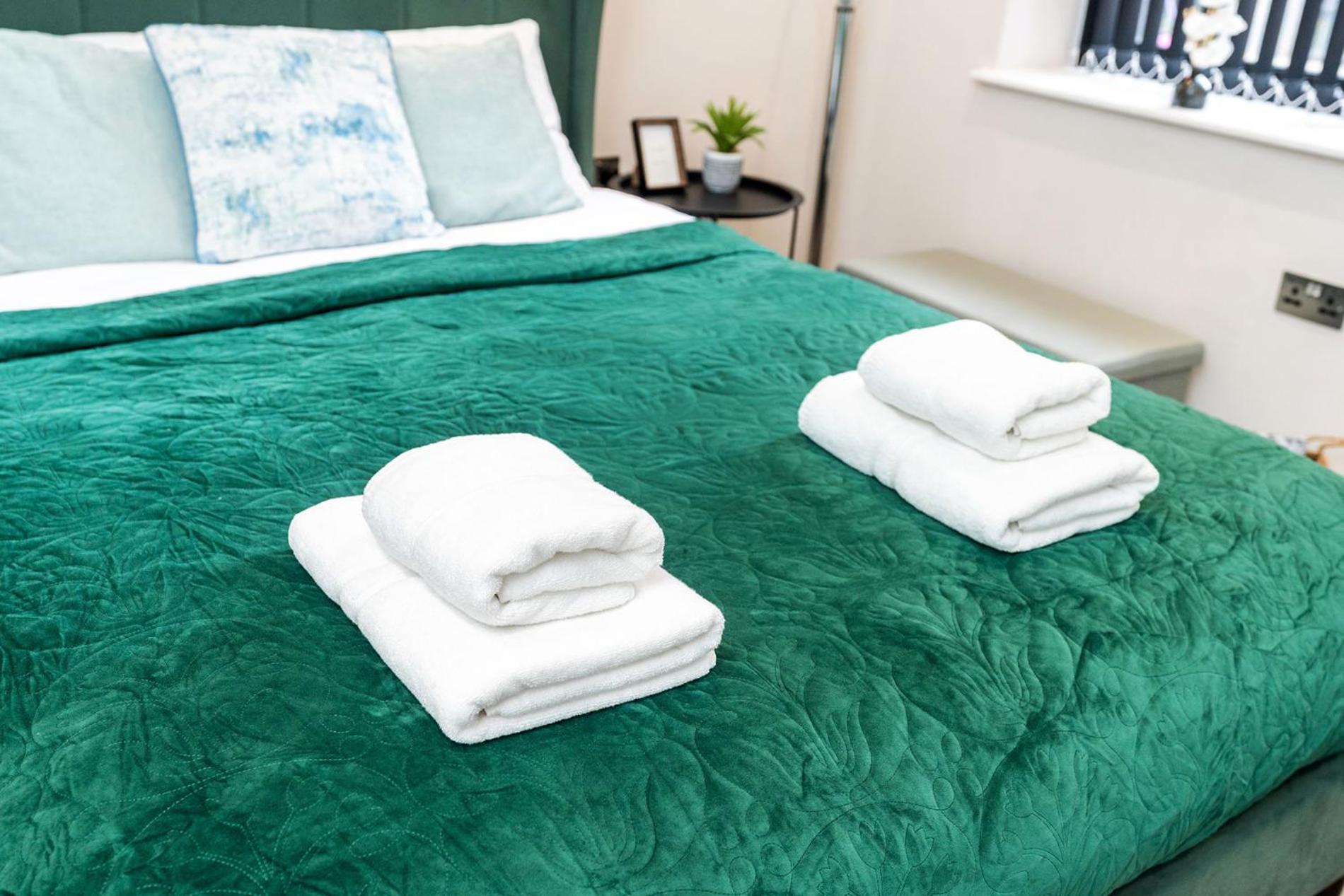 Beautiful & Location & King Size Bed * Leeds (West Yorkshire)