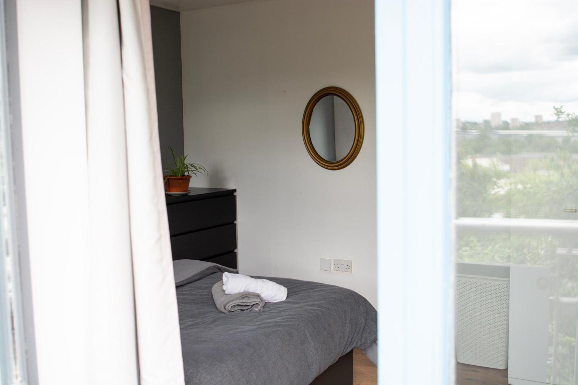 Well-equipped 4 Bedroom House Close To Centre *