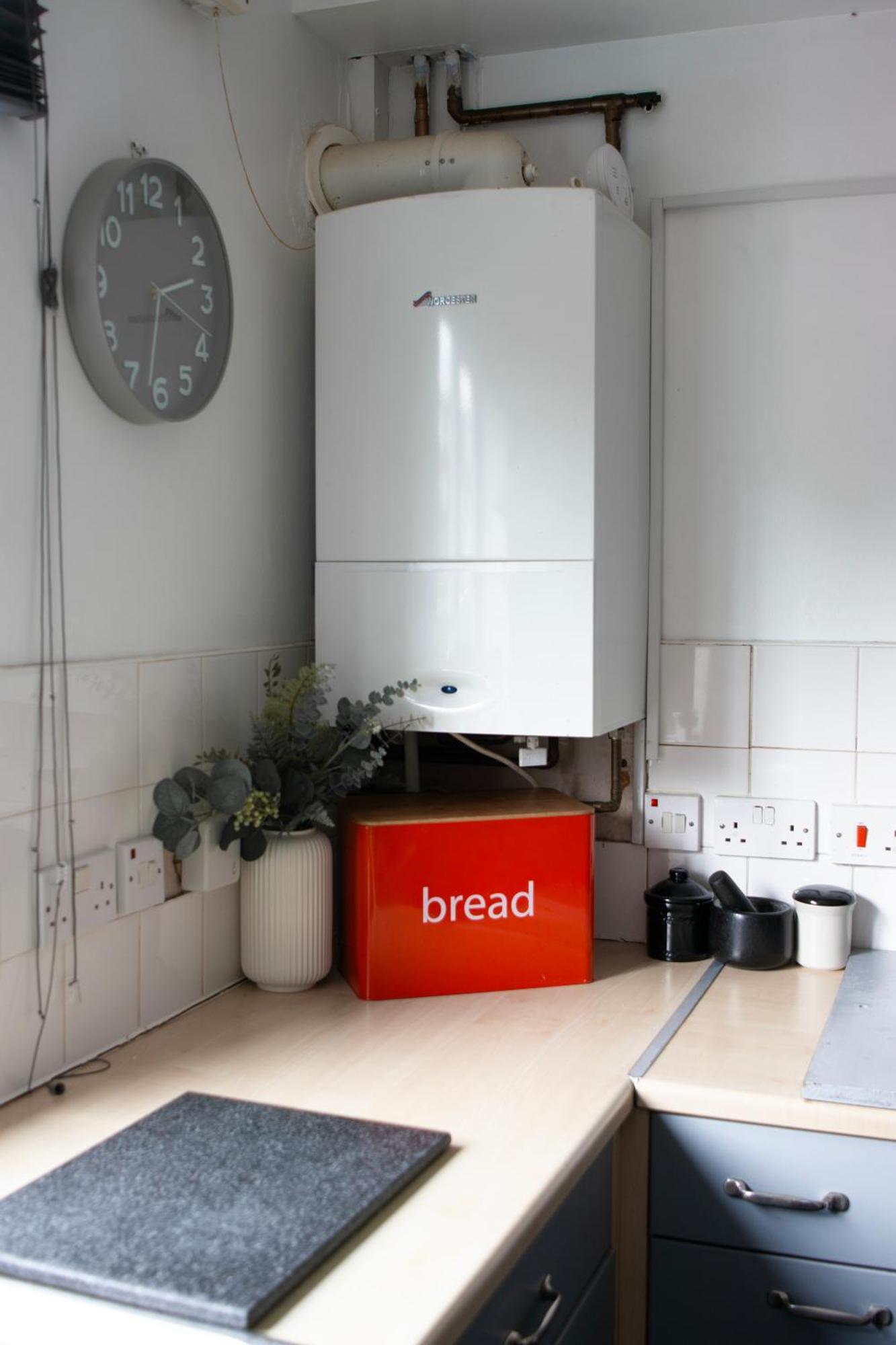 Well-equipped 4 Bedroom House Close To Centre