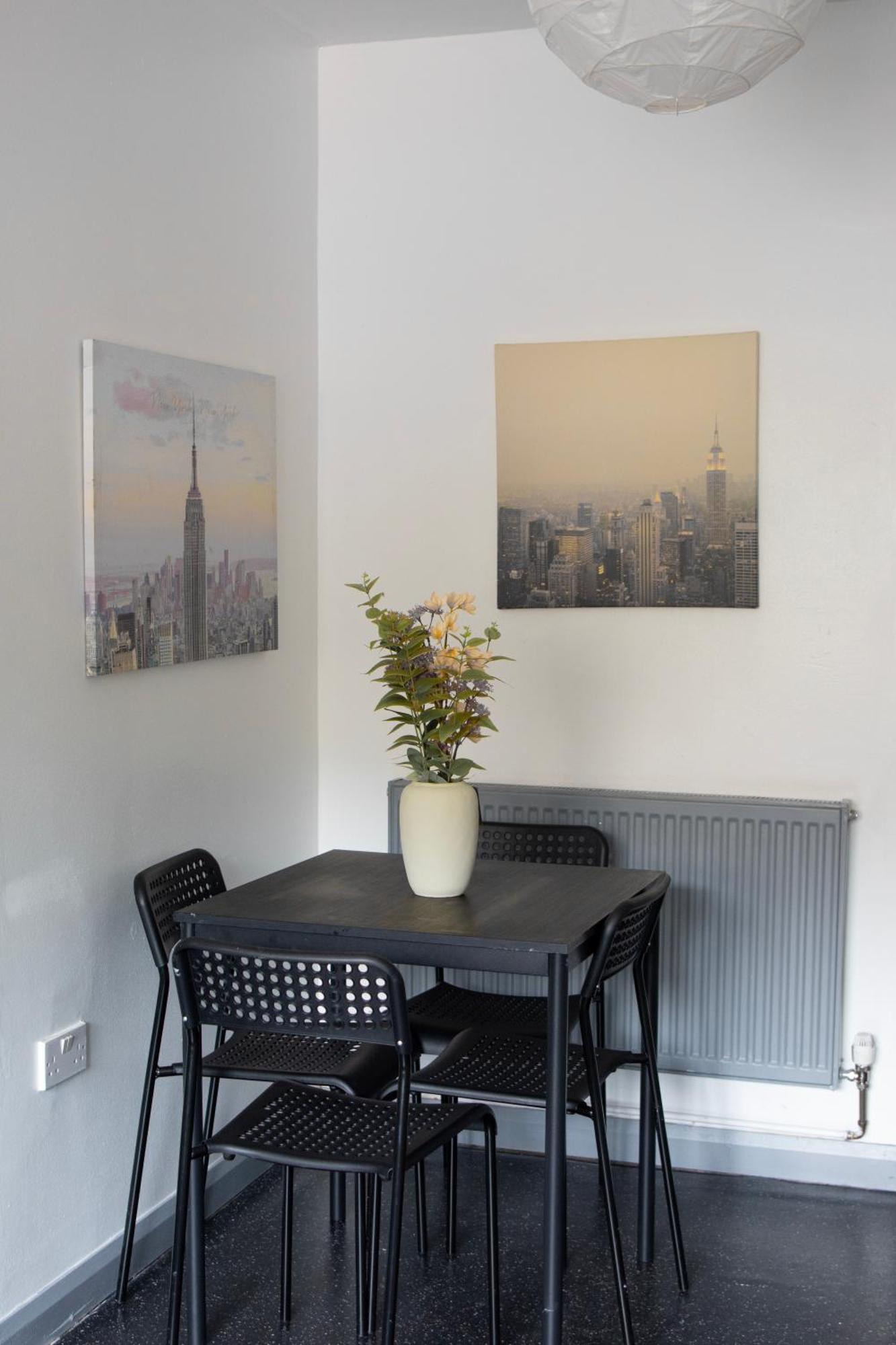 Well-equipped 4 Bedroom House Close To Centre Holiday home *