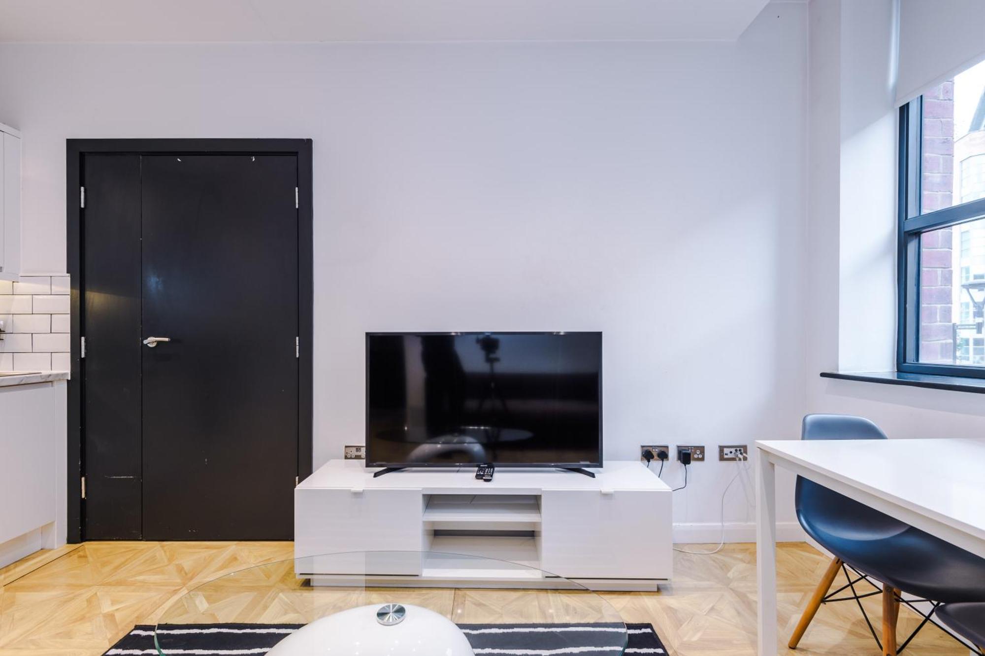 53 The Calls Apartment