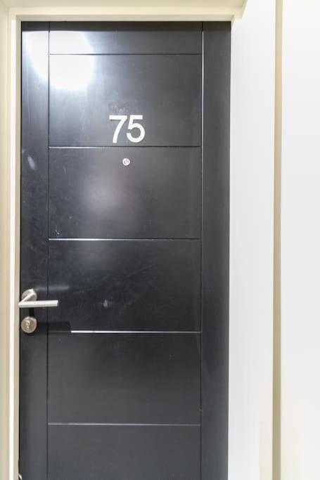 Modern - Leeds City Centre Apartment