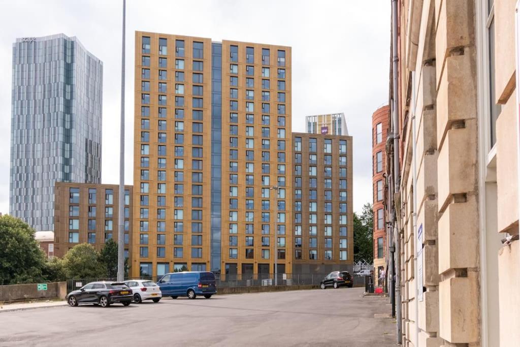 Modern - Leeds City Centre * Leeds (West Yorkshire)
