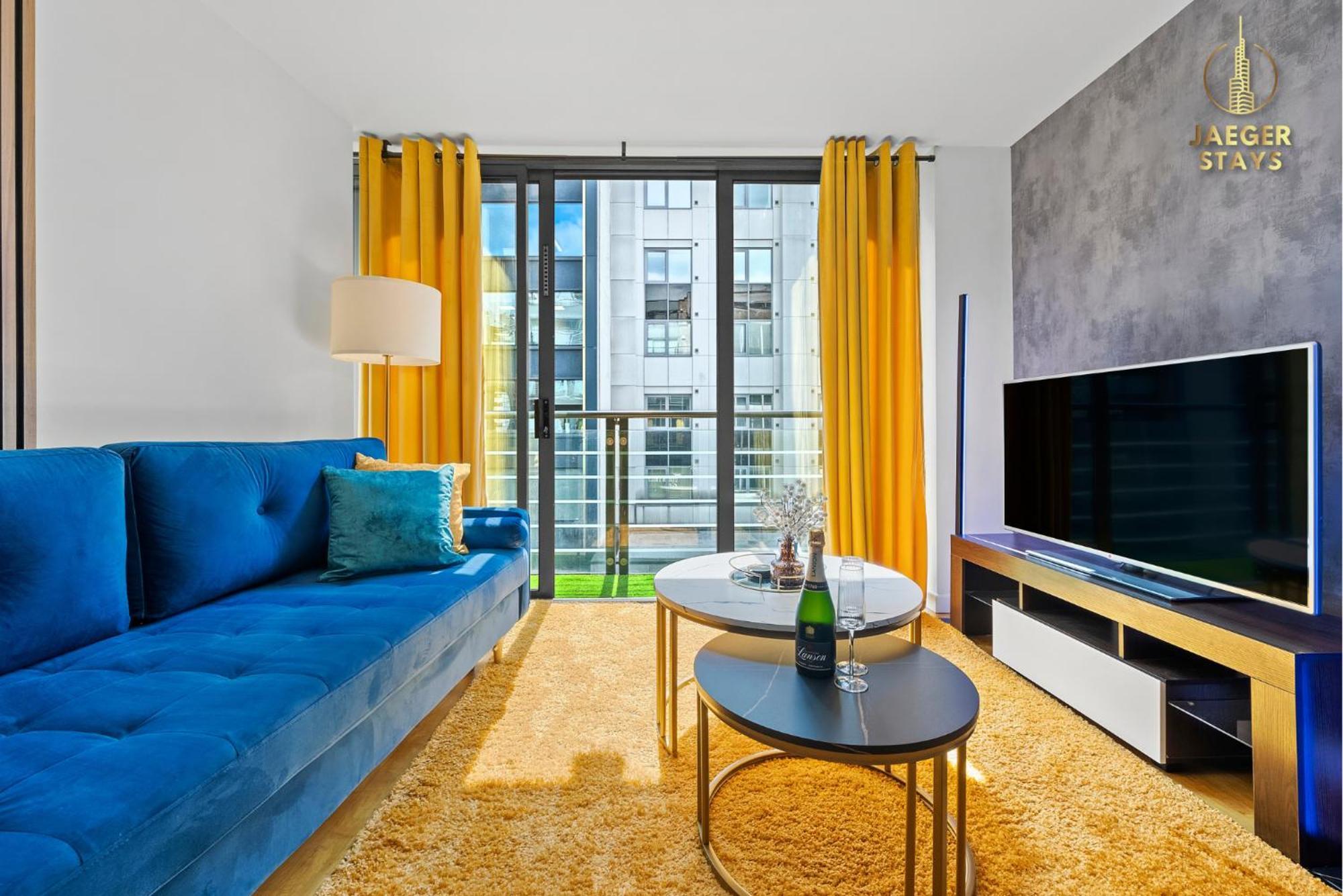 Apartment 2 Bedroom Greek Street Apartment - Sleeps 6