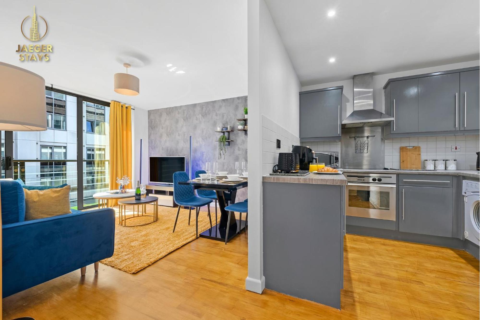 2 Bedroom Greek Street Apartment - Sleeps 6 * Leeds (West Yorkshire)