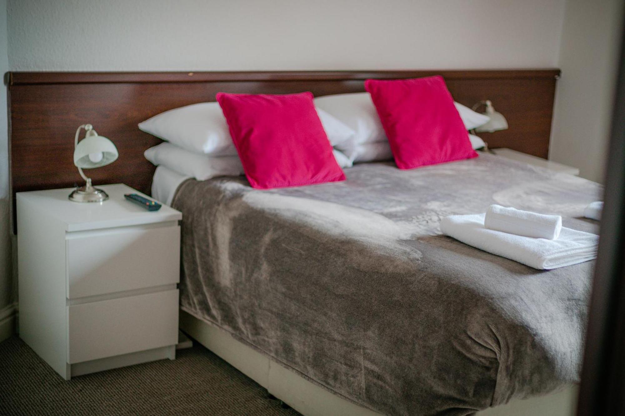 The Beechwood 2* Leeds (West Yorkshire)