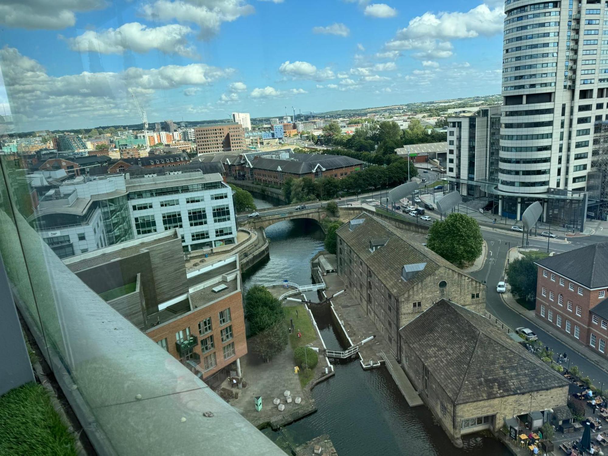 Harvey Nic's & Designer Quarter 74 Ch * Leeds (West Yorkshire)
