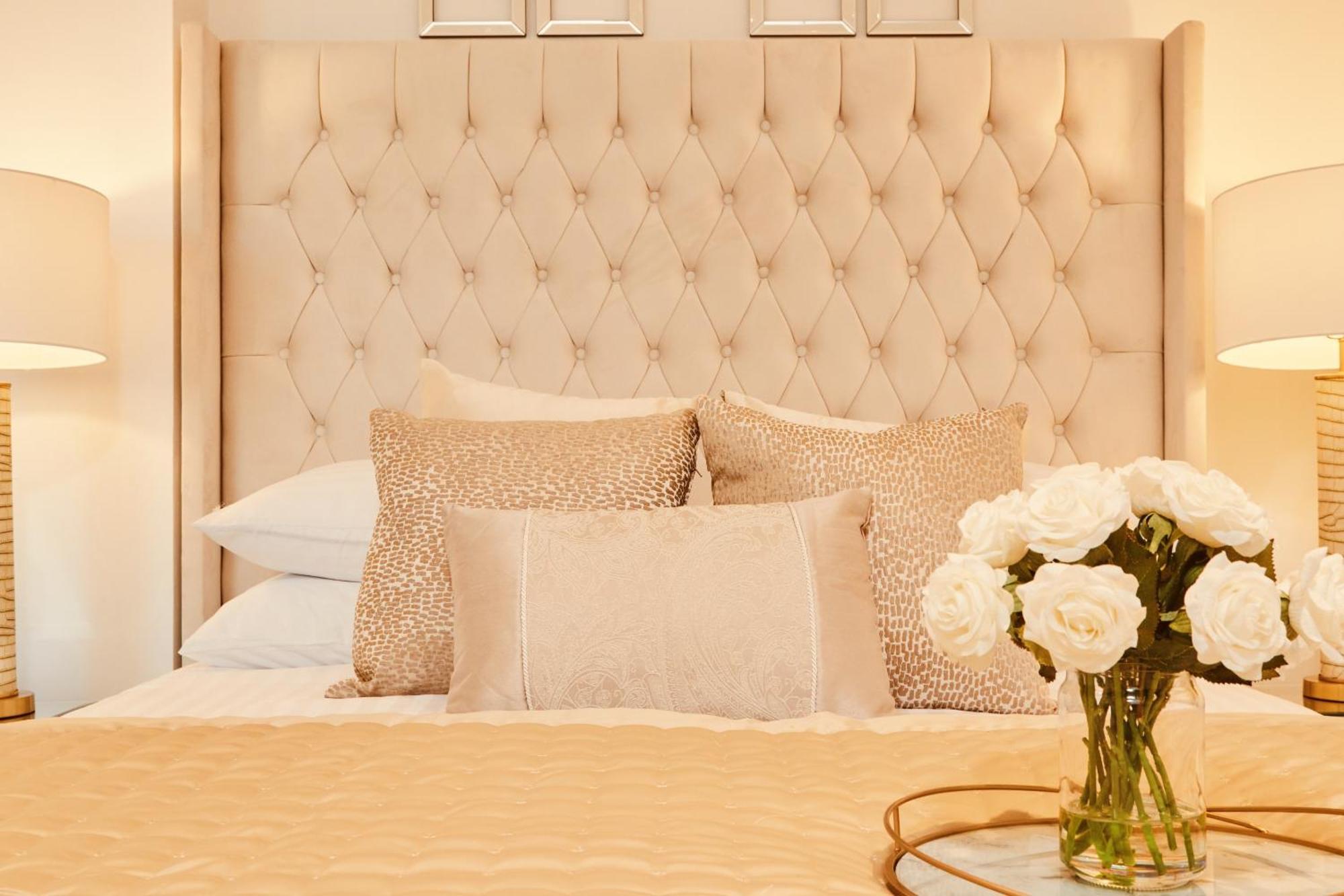 King Deluxe Large Balcony& Free Parking!
