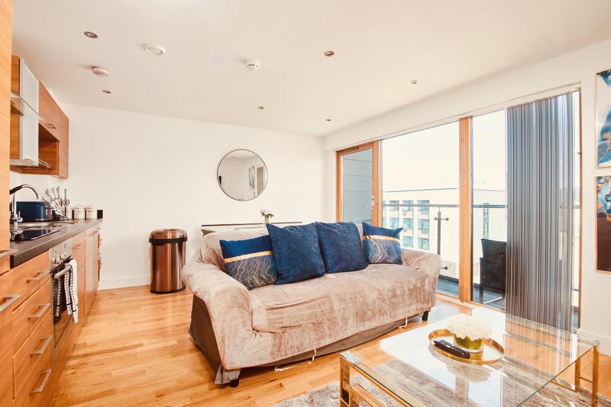 King Deluxe Large Balcony& Free Parking! Apartment