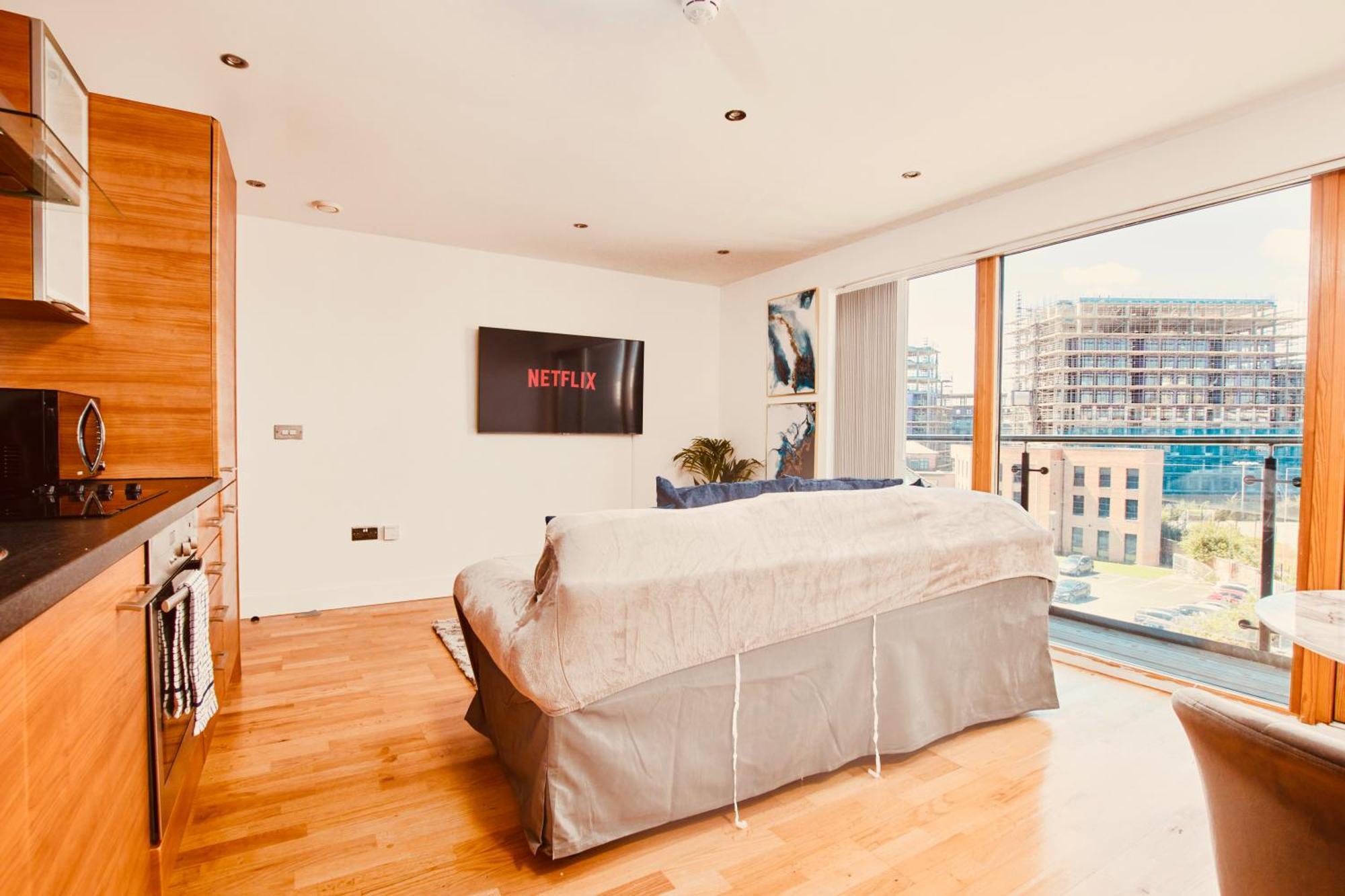 Apartment King Deluxe Large Balcony& Free Parking!