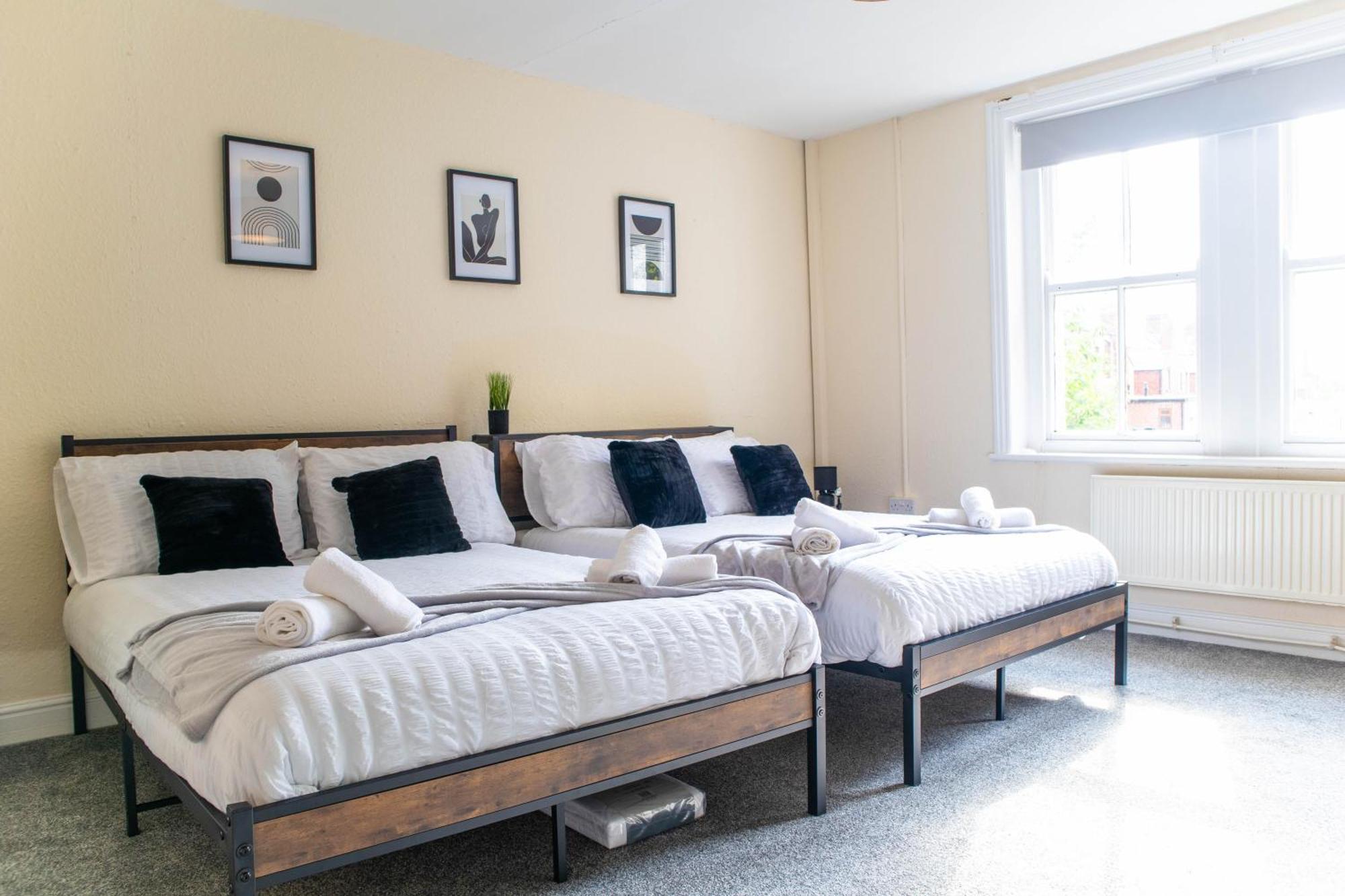 3 Bedroom House - Free Parking-hospital-contractors-families Leeds (West Yorkshire)