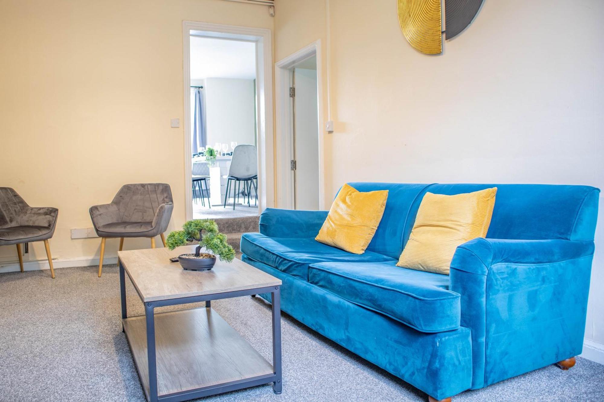 3 Bedroom House - Free Parking-hospital-contractors-families