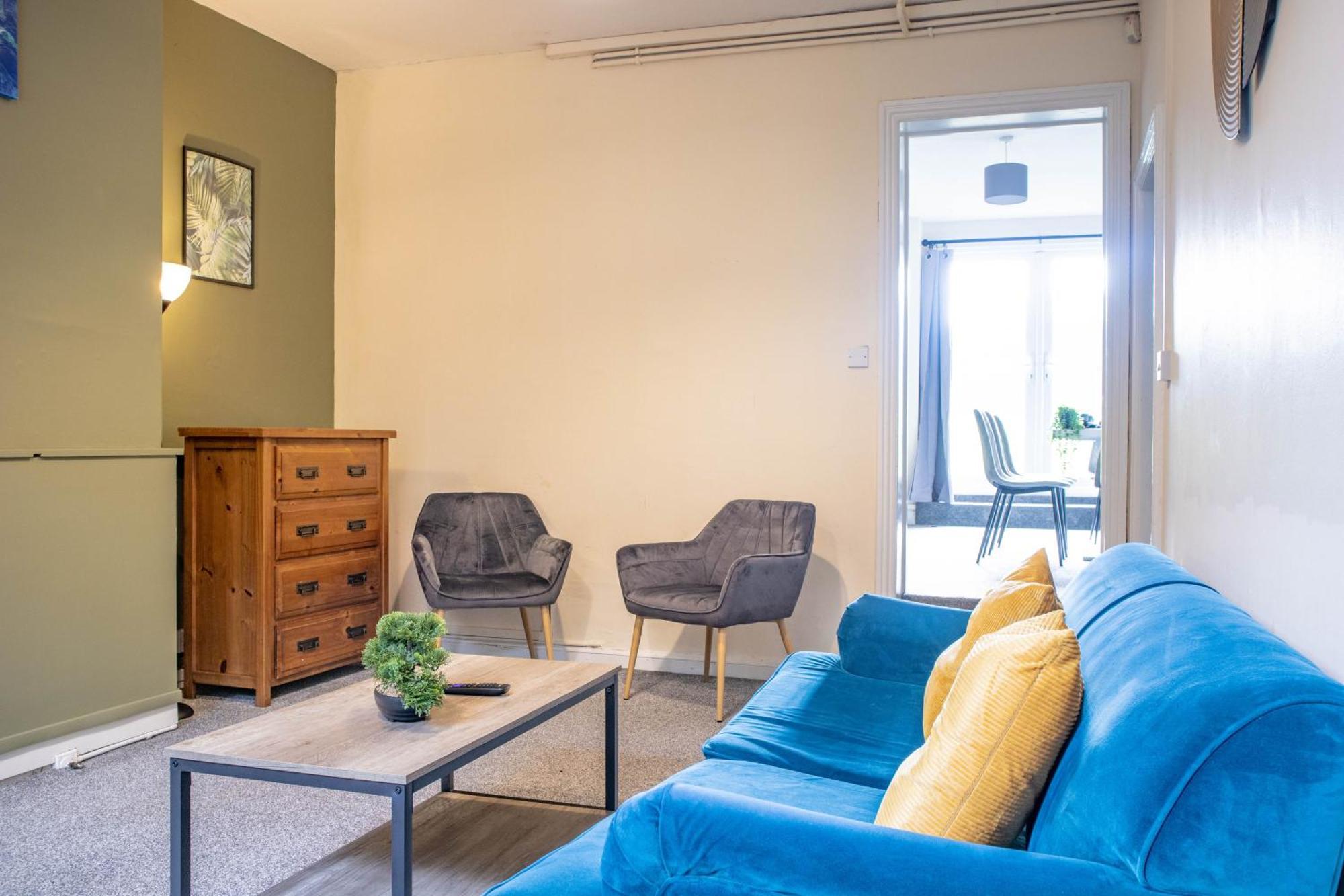 3 Bedroom House - Free Parking-hospital-contractors-families * Leeds (West Yorkshire)