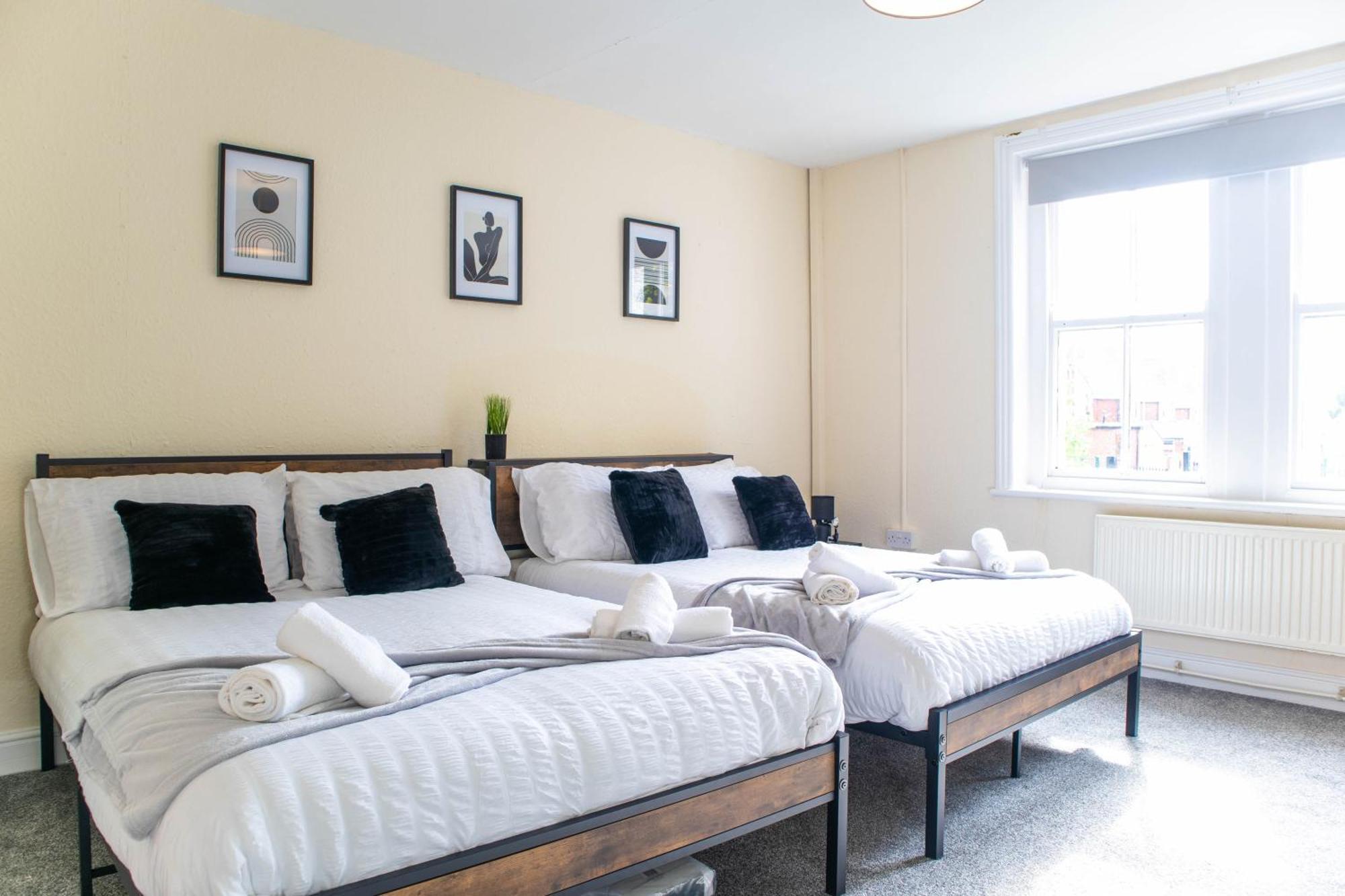 Apartment 3 Bedroom House - Free Parking-hospital-contractors-families