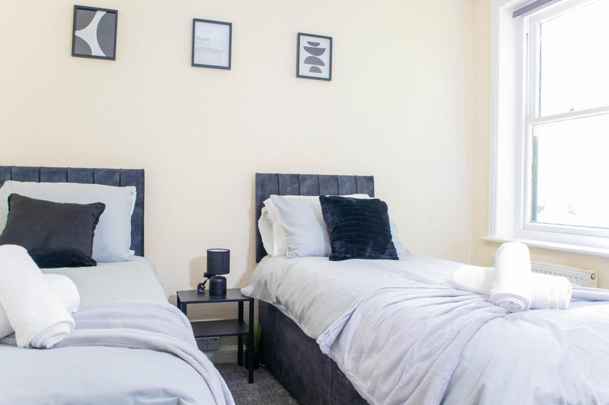 3 Bedroom House - Free Parking-hospital-contractors-families
