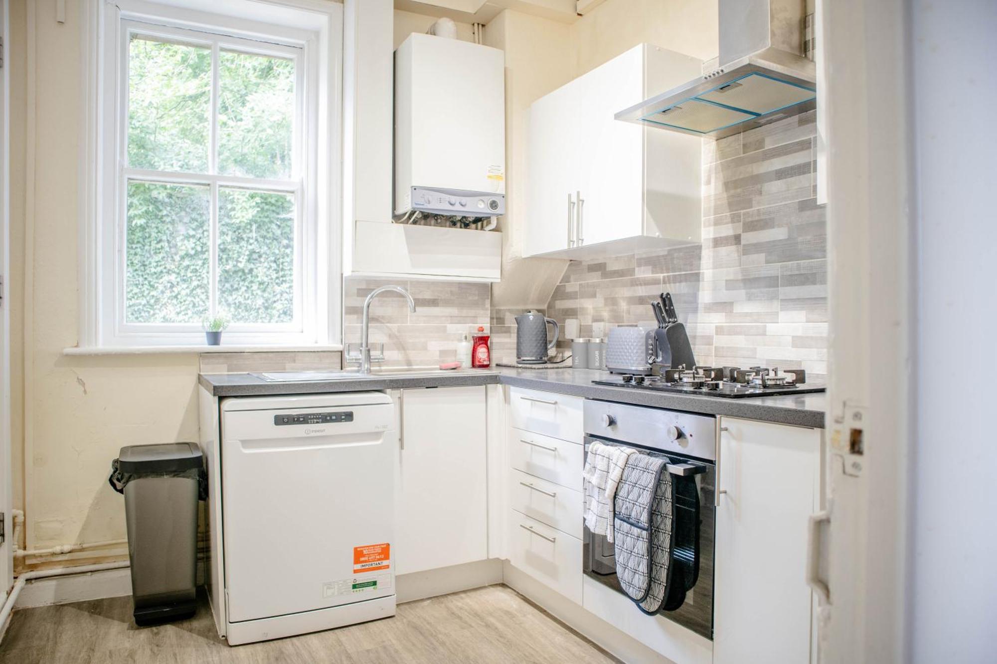 Apartment 3 Bedroom House - Free Parking-hospital-contractors-families Leeds (West Yorkshire)