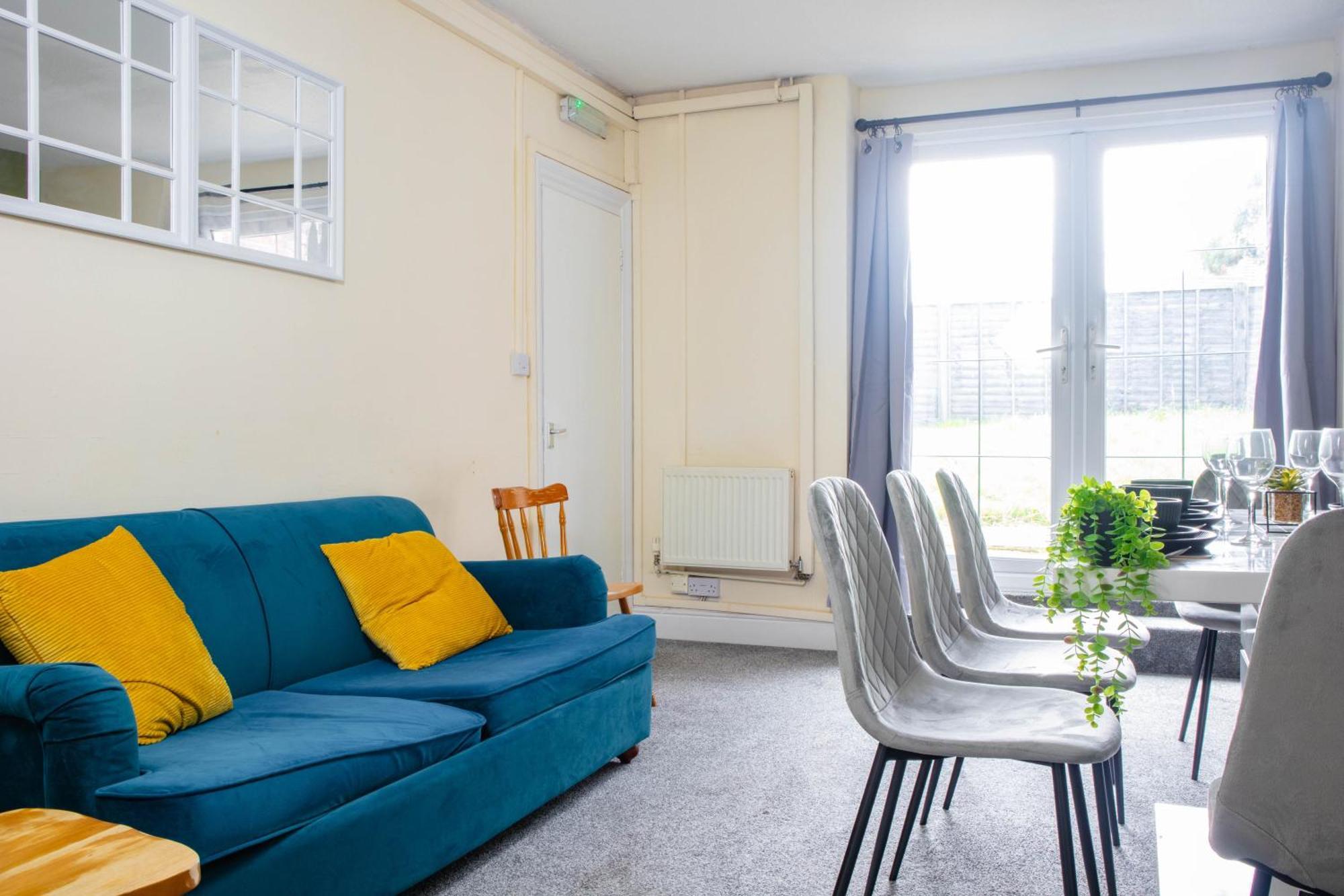 3 Bedroom House - Free Parking-hospital-contractors-families * Leeds (West Yorkshire)