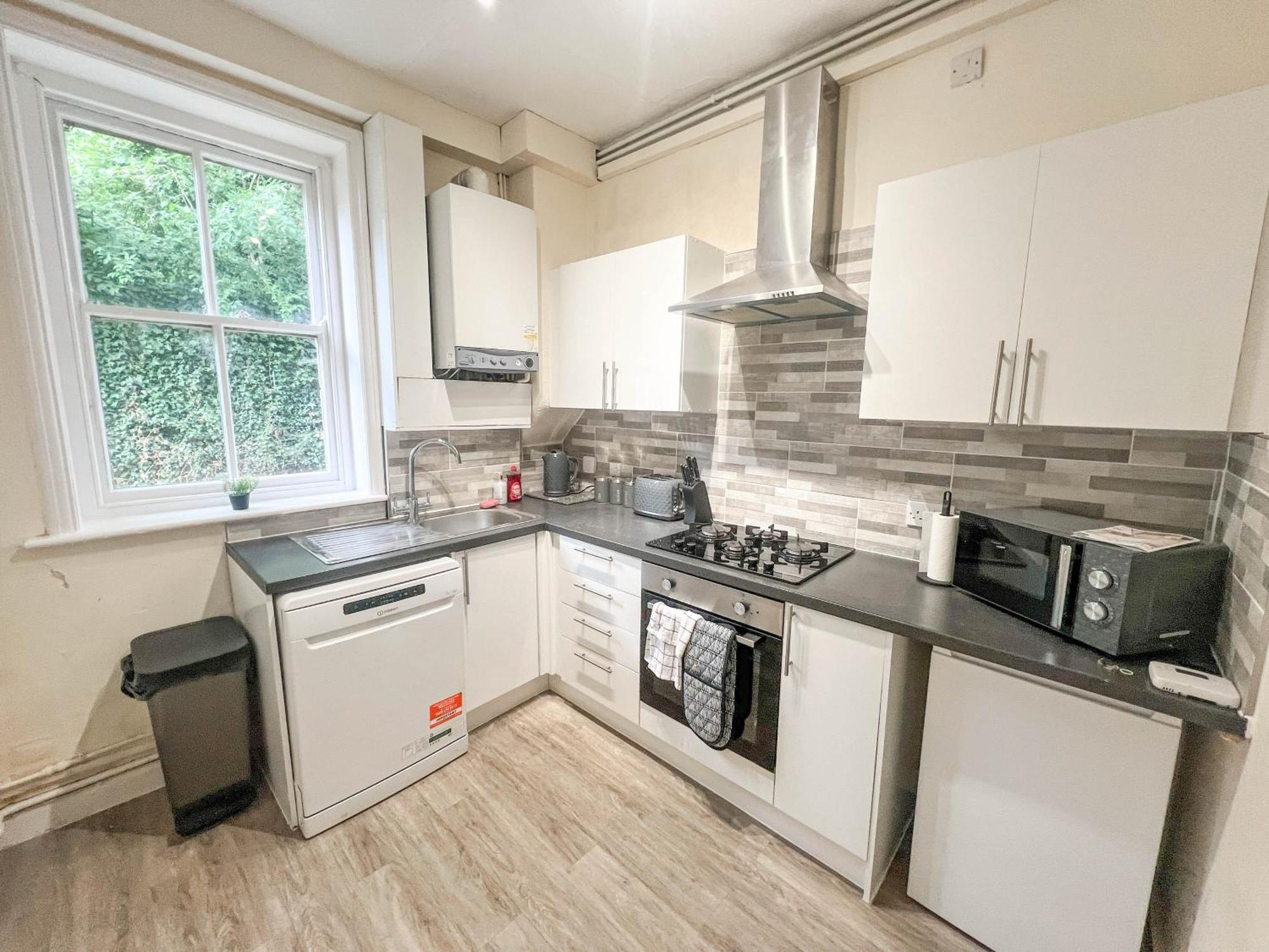 Apartment 3 Bedroom House - Free Parking-hospital-contractors-families Leeds (West Yorkshire)