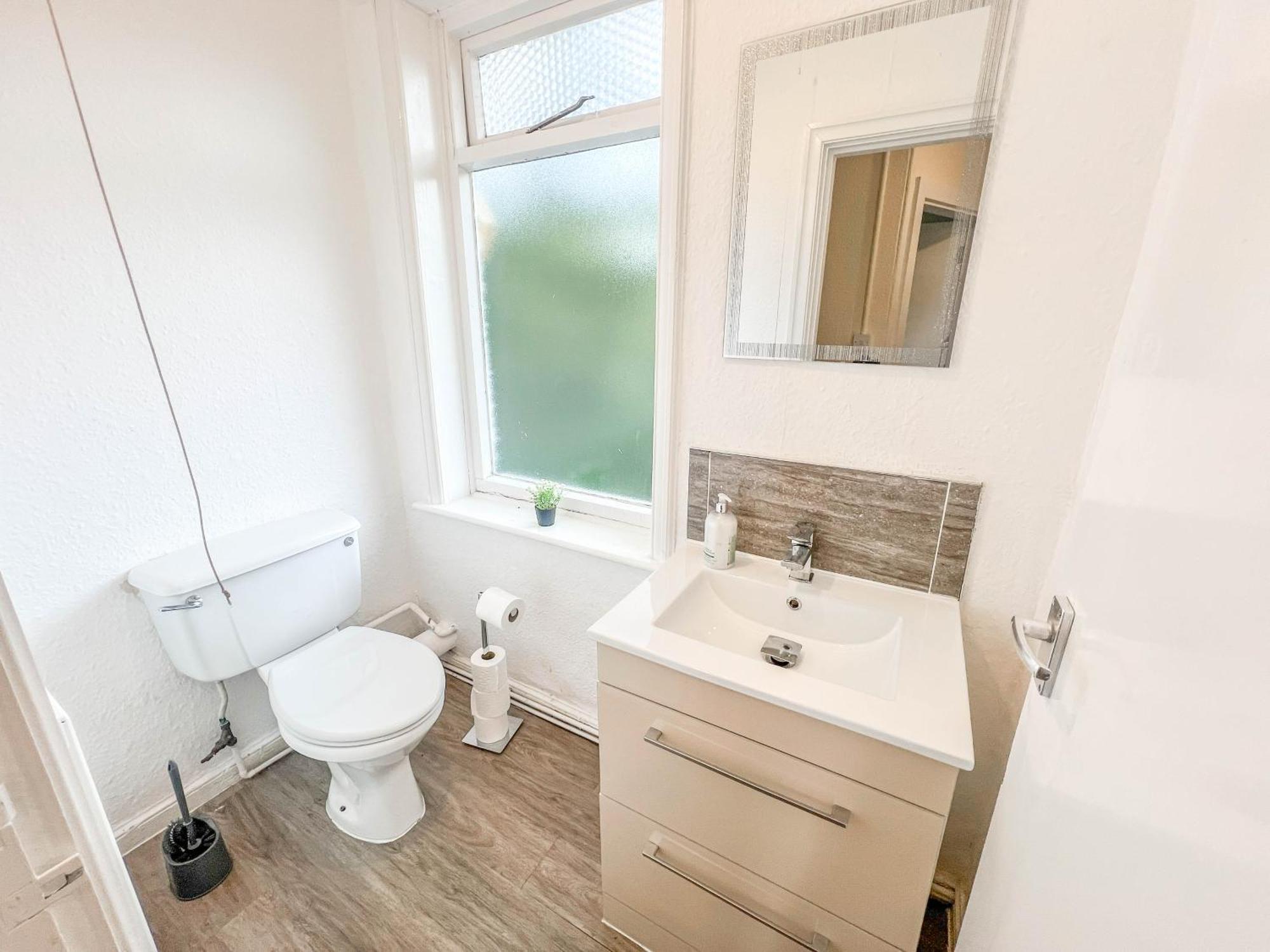 3 Bedroom House - Free Parking-hospital-contractors-families *