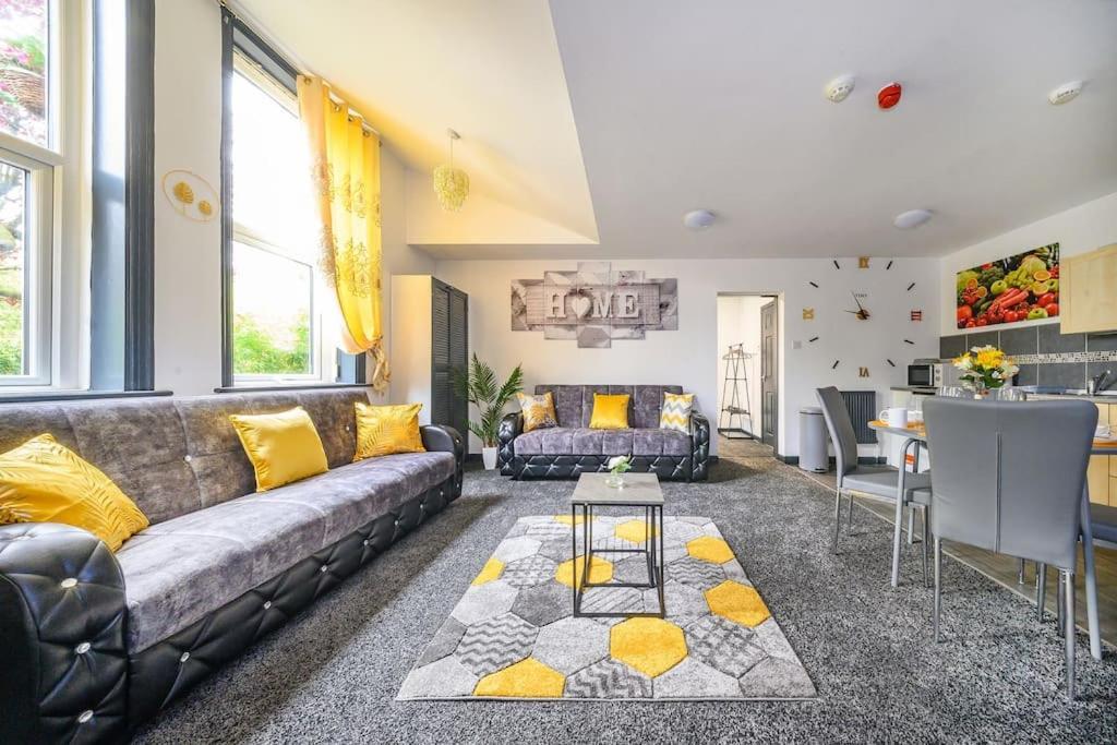 -f5gh- For Relaxed & Cosy Stay, Free Parking, Wifi Apartment Leeds (West Yorkshire)