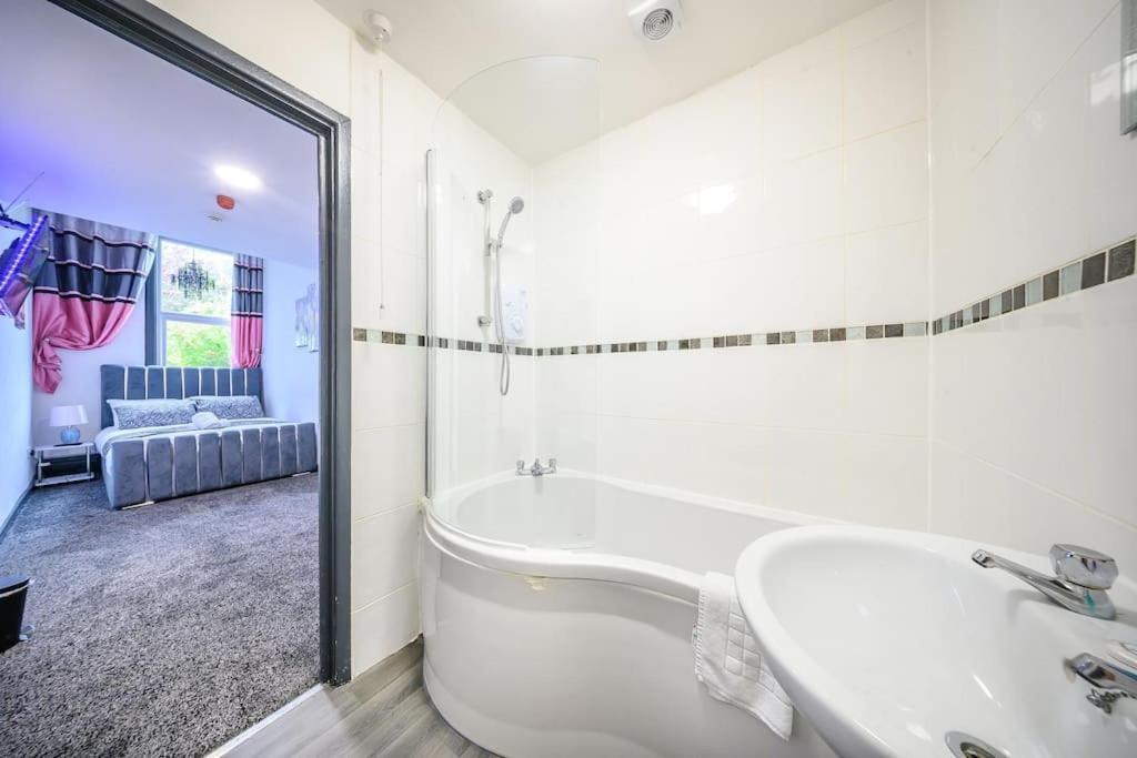 -f5gh- For Relaxed & Cosy Stay, Free Parking, Wifi *