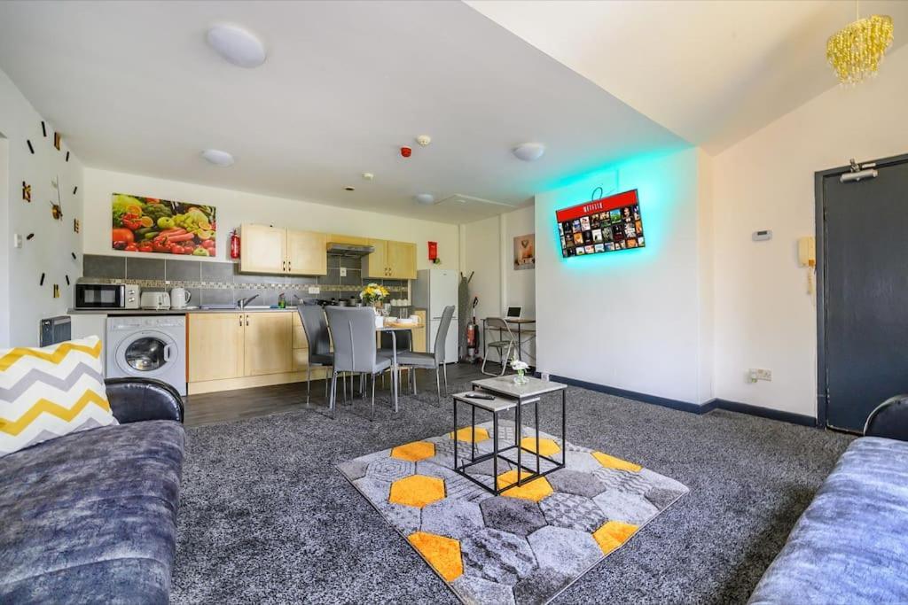 -f5gh- For Relaxed & Cosy Stay, Free Parking, Wifi Apartment Leeds (West Yorkshire)