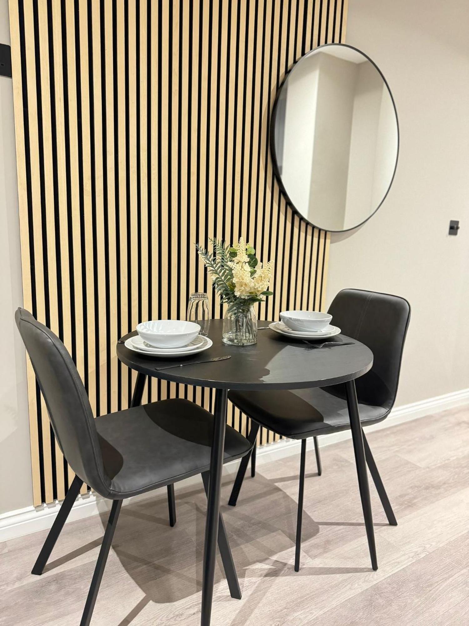 Pinetree Centre Of Leeds Apartment *