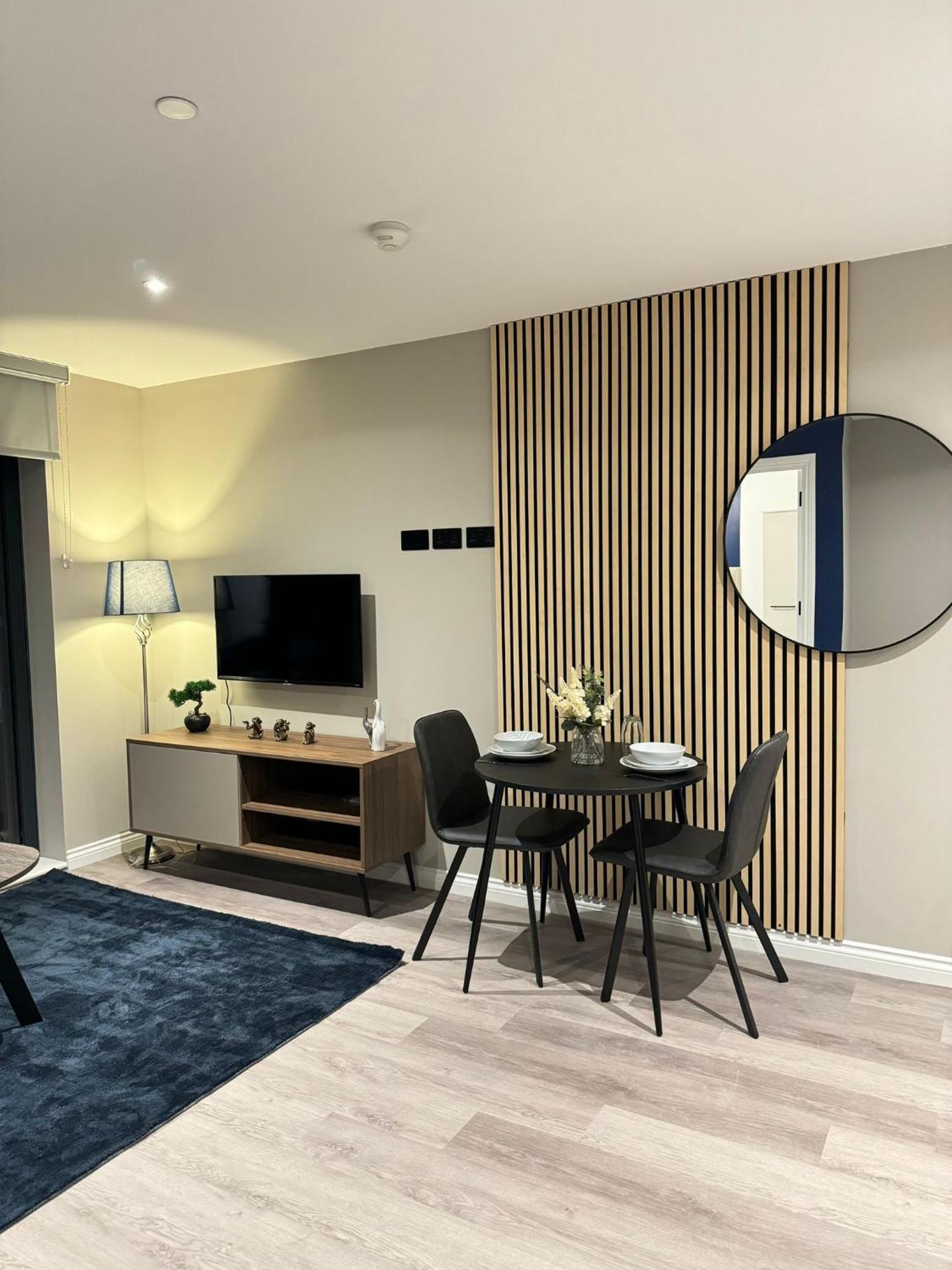 Pinetree Centre Of Leeds Apartment